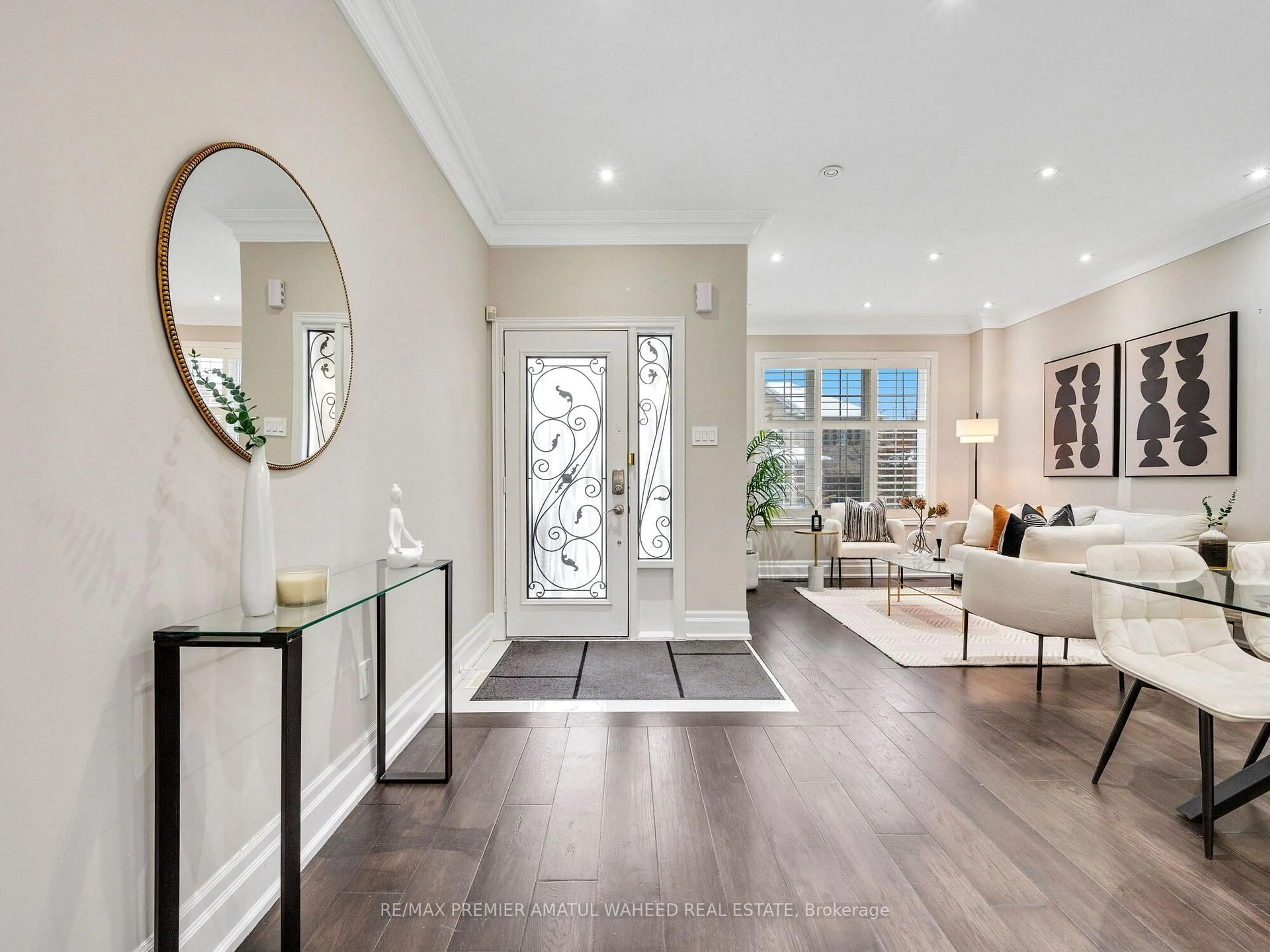 Indoor entryway for 236 Vellore Woods Blvd, Vaughan Ontario L4H 1Y5