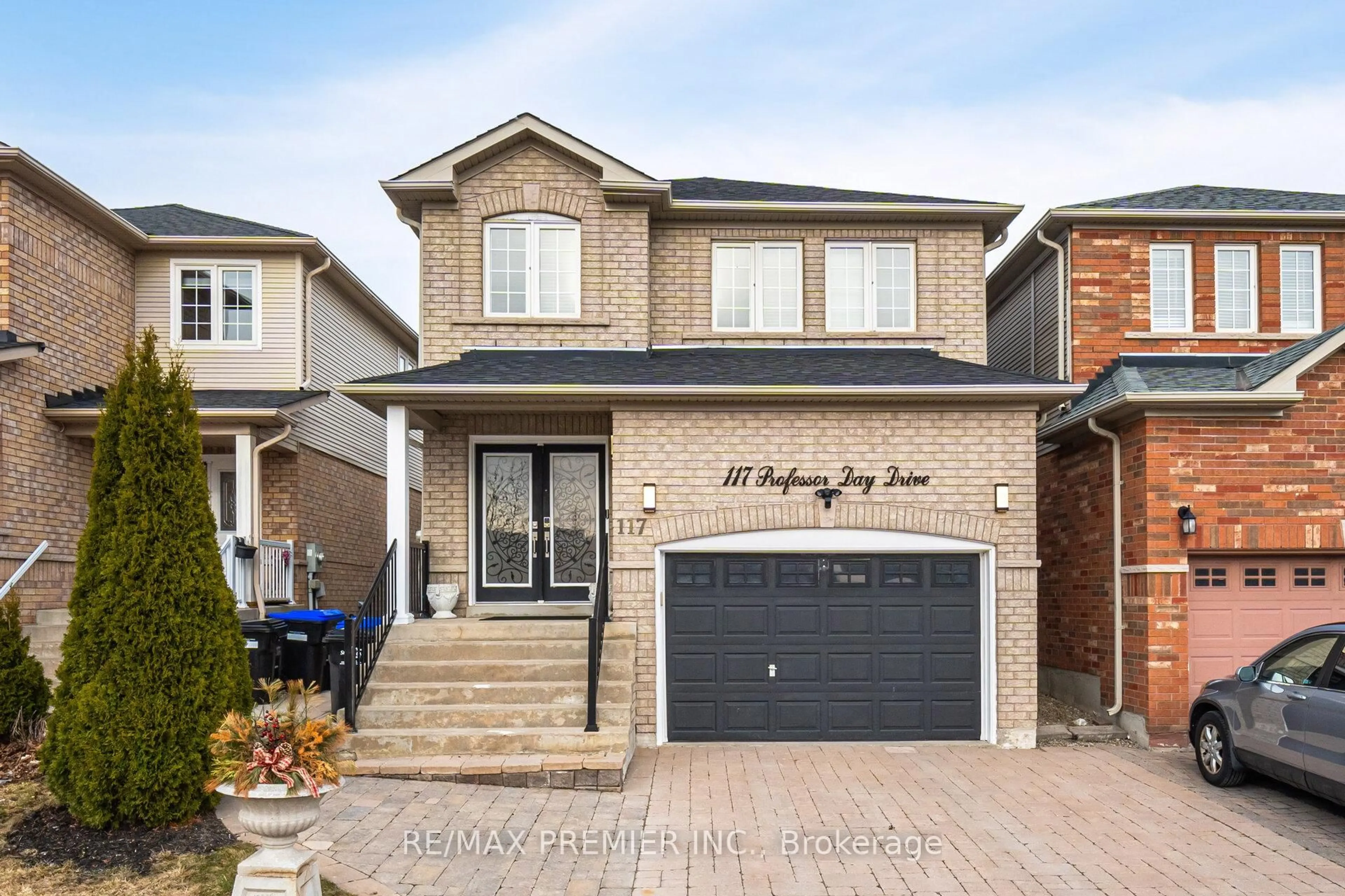 Home with brick exterior material, street for 117 Professor Day Dr, Bradford West Gwillimbury Ontario L3Z 3C1