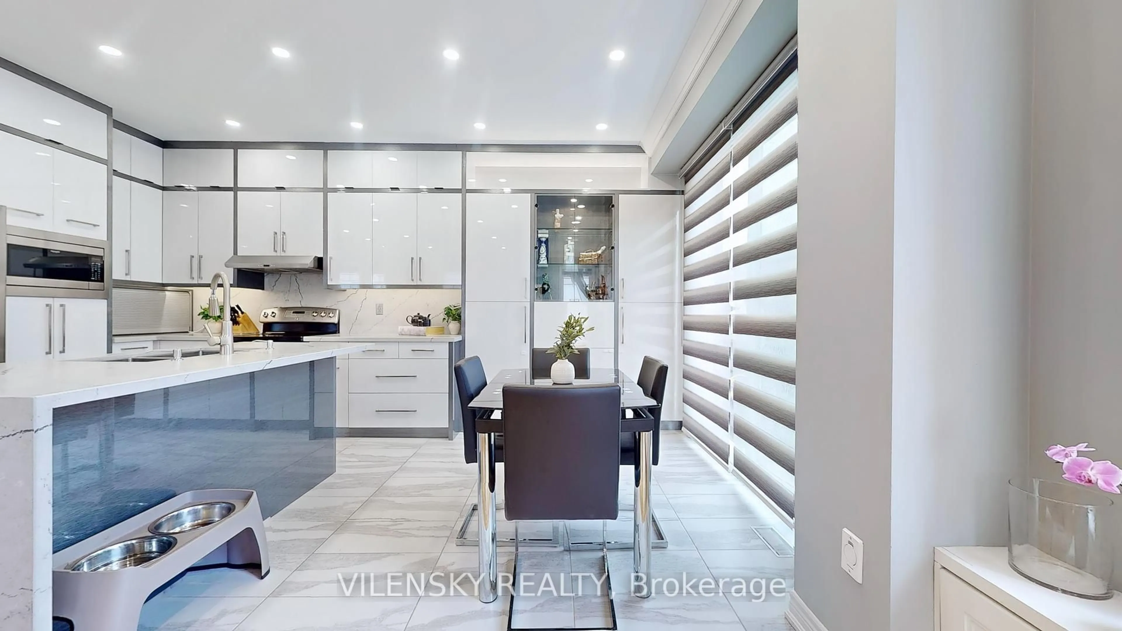 Contemporary kitchen, ceramic/tile floor for 2 Stookes Cres, Richmond Hill Ontario L4E 0J3