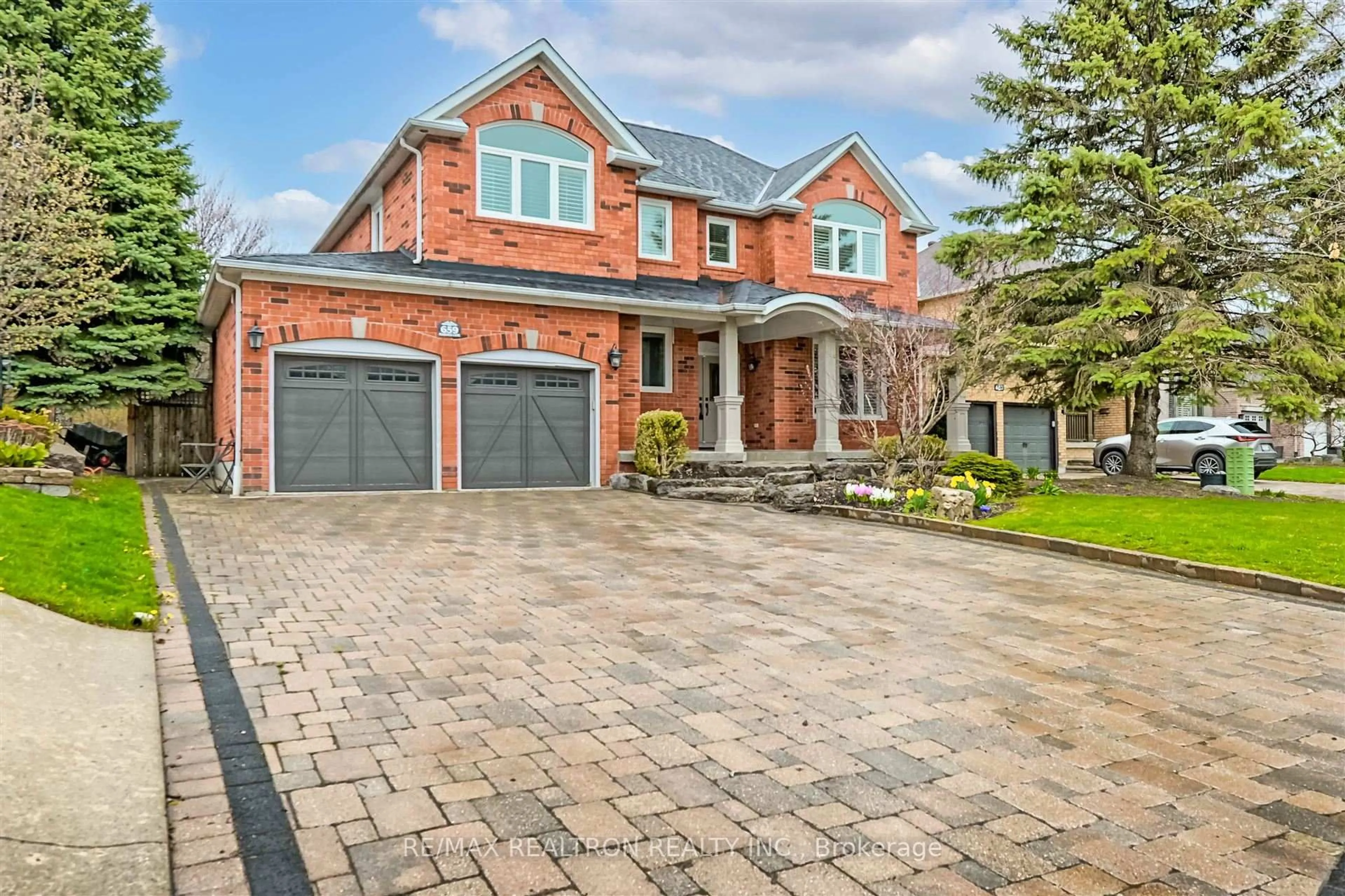 Home with brick exterior material, street for 659 Mariner Lane, Newmarket Ontario L3X 1L6