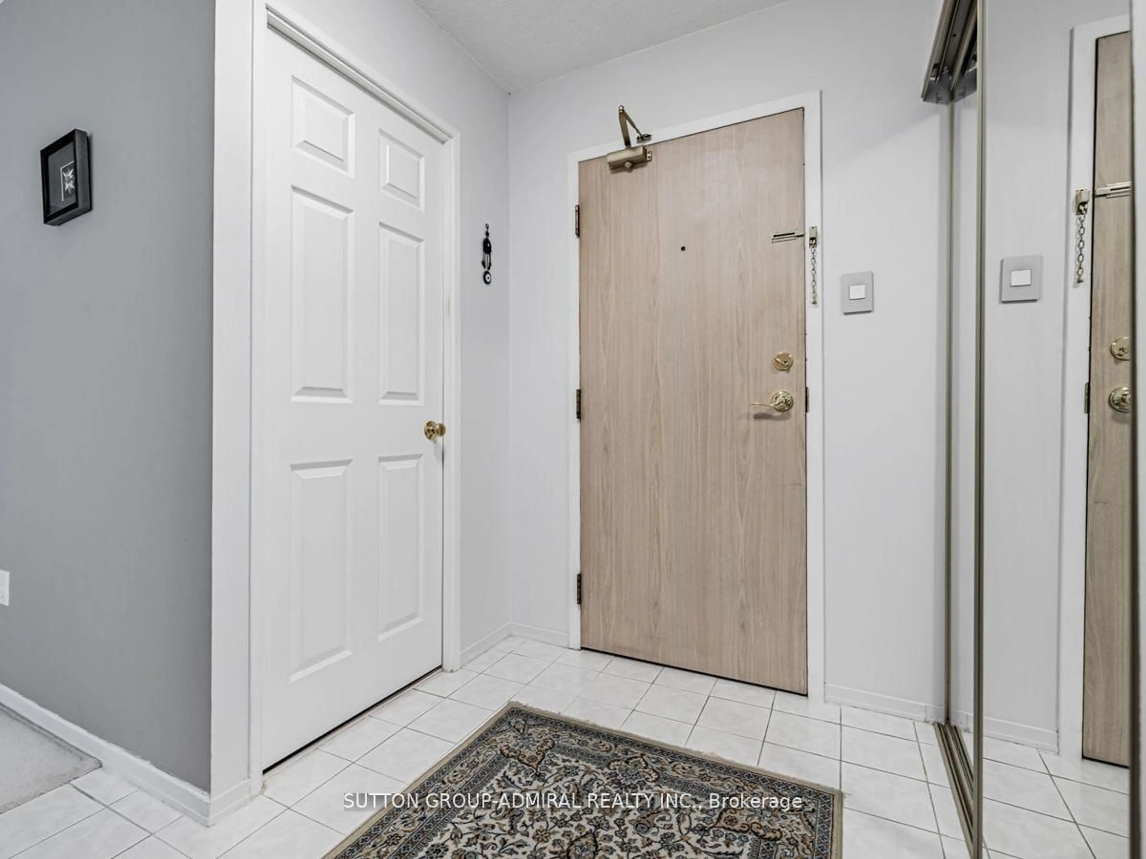 Indoor entryway for 30 Harding Blvd #1109, Richmond Hill Ontario L4C 9M3