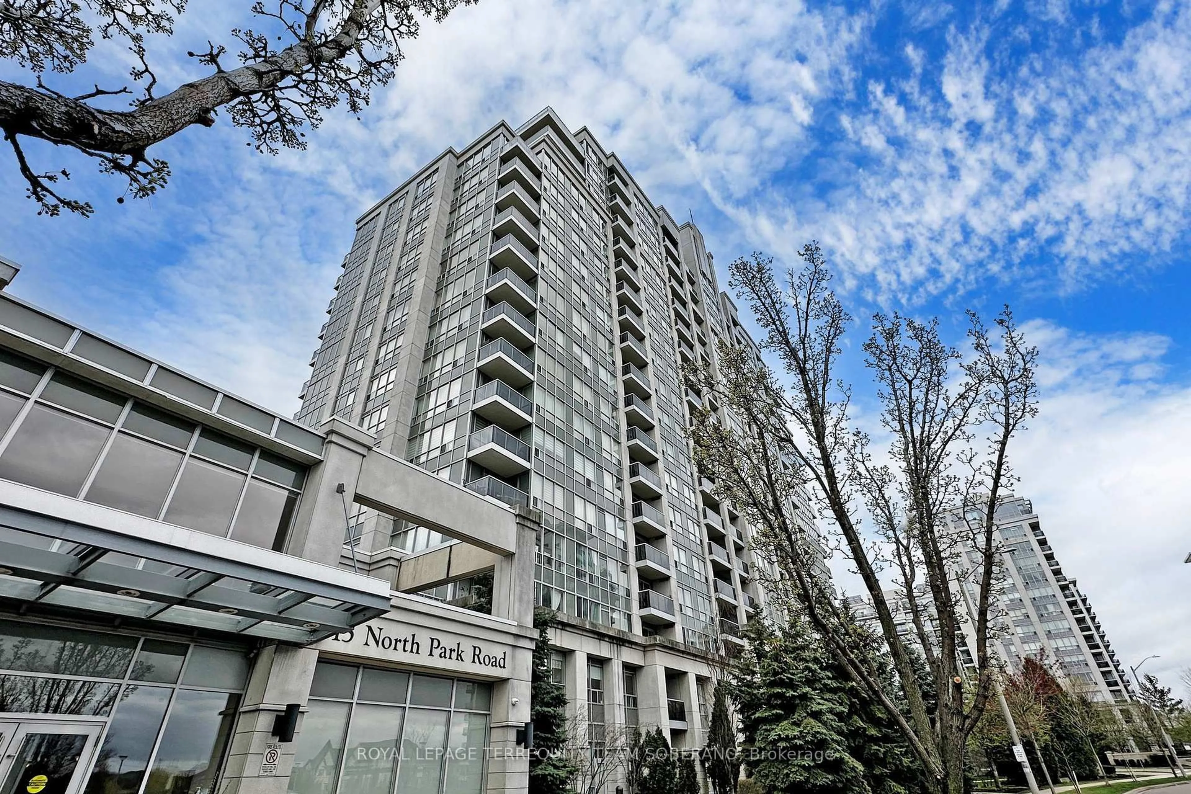 Indoor foyer for 15 North Park Rd #109, Vaughan Ontario L4J 0A1