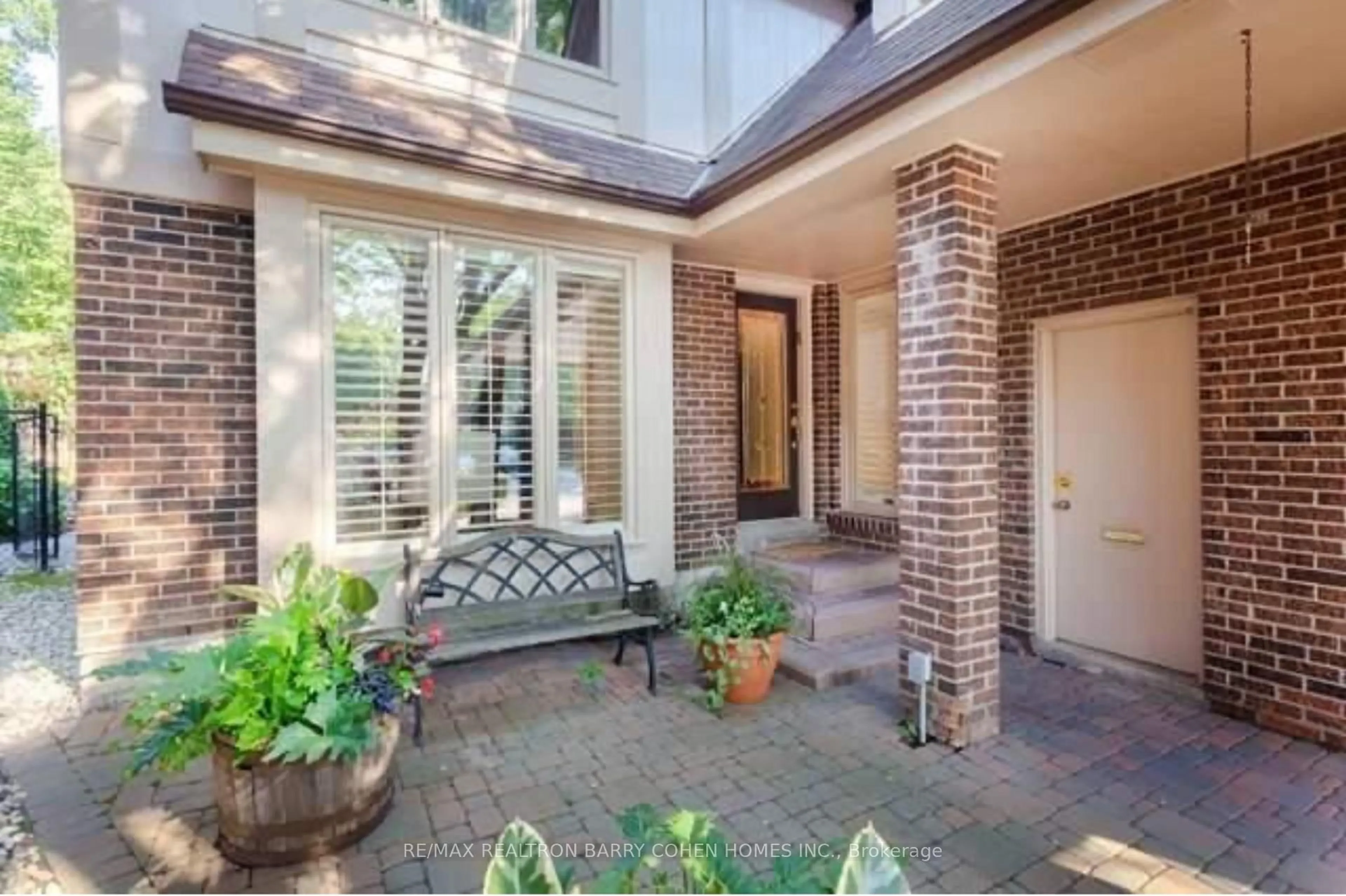 Home with brick exterior material, street for 20 Grosvenor Crt, Markham Ontario L3T 5T5