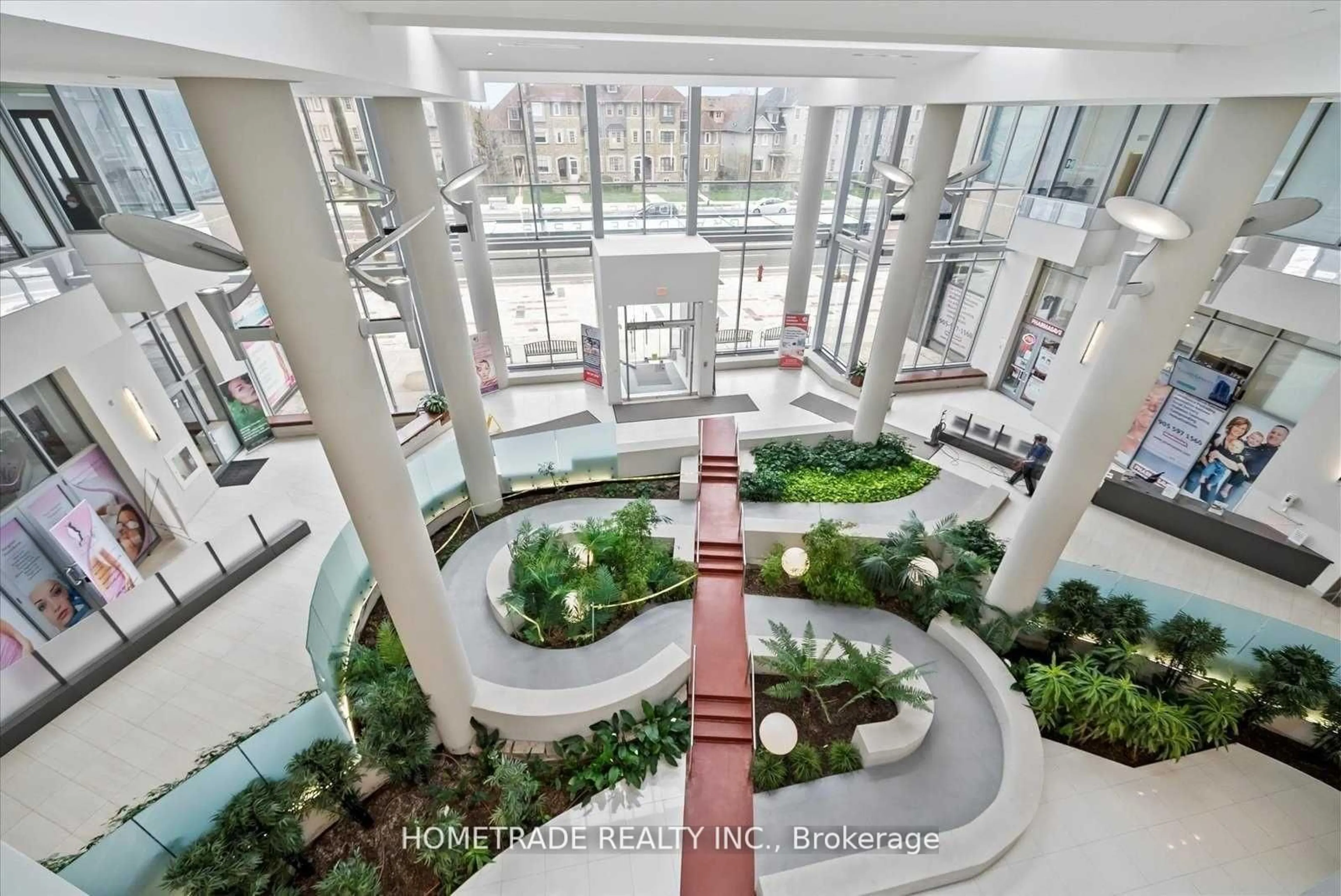 Indoor foyer for 9090 Yonge St #201B, Richmond Hill Ontario L4C 0Z1