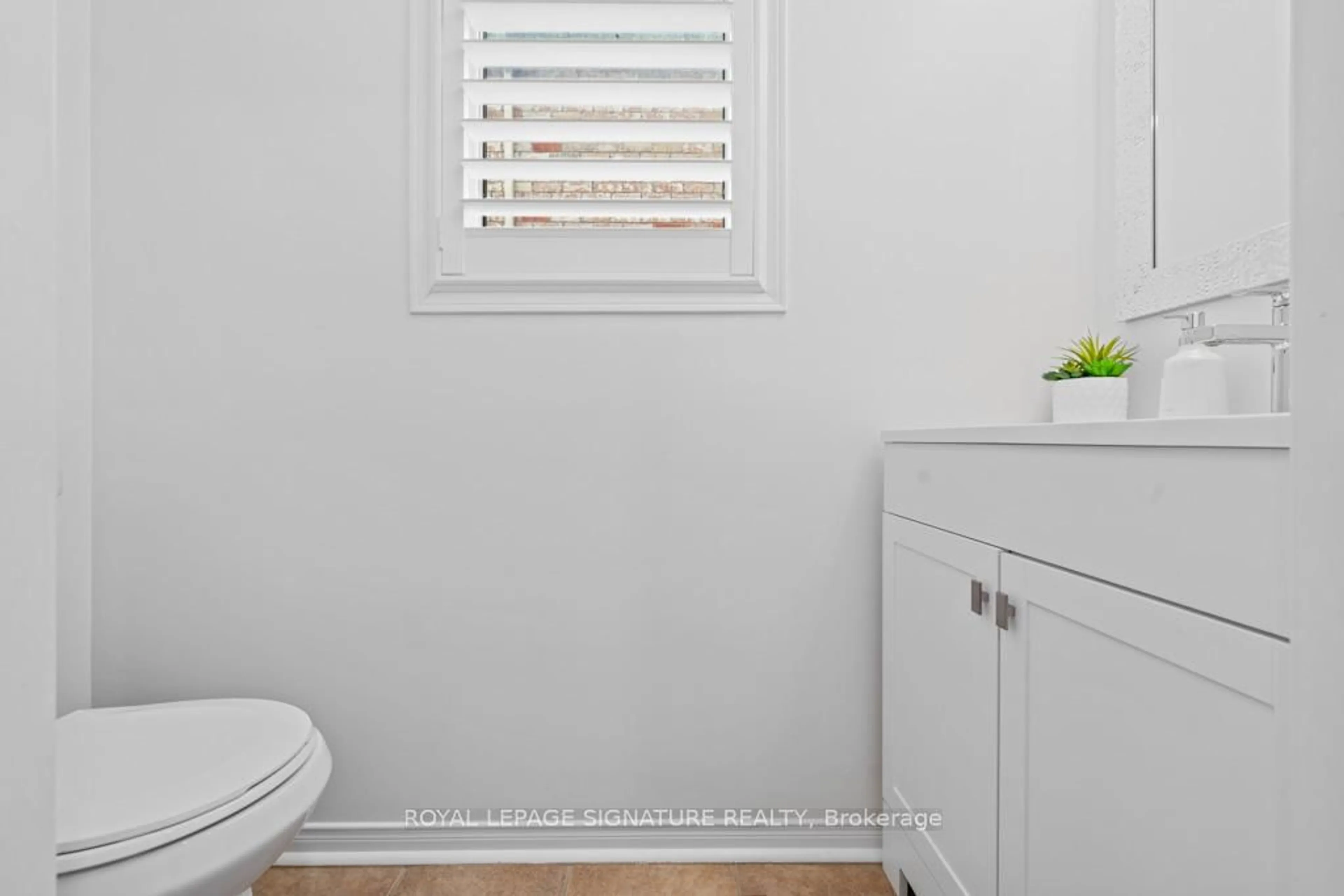 Standard bathroom, unknown for 60 Hartford Cres, Newmarket Ontario L3X 2Z5