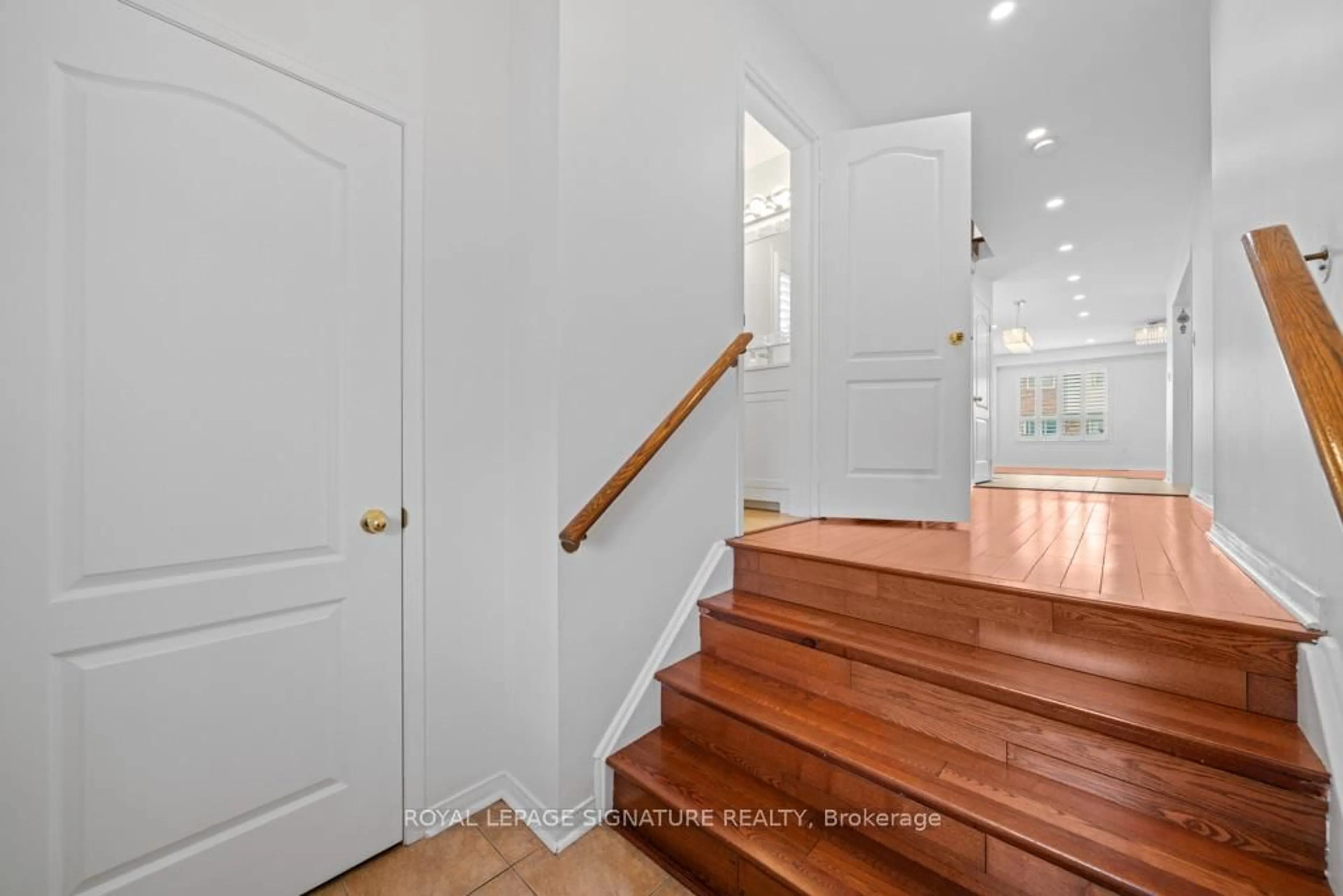 Unknown for 60 Hartford Cres, Newmarket Ontario L3X 2Z5
