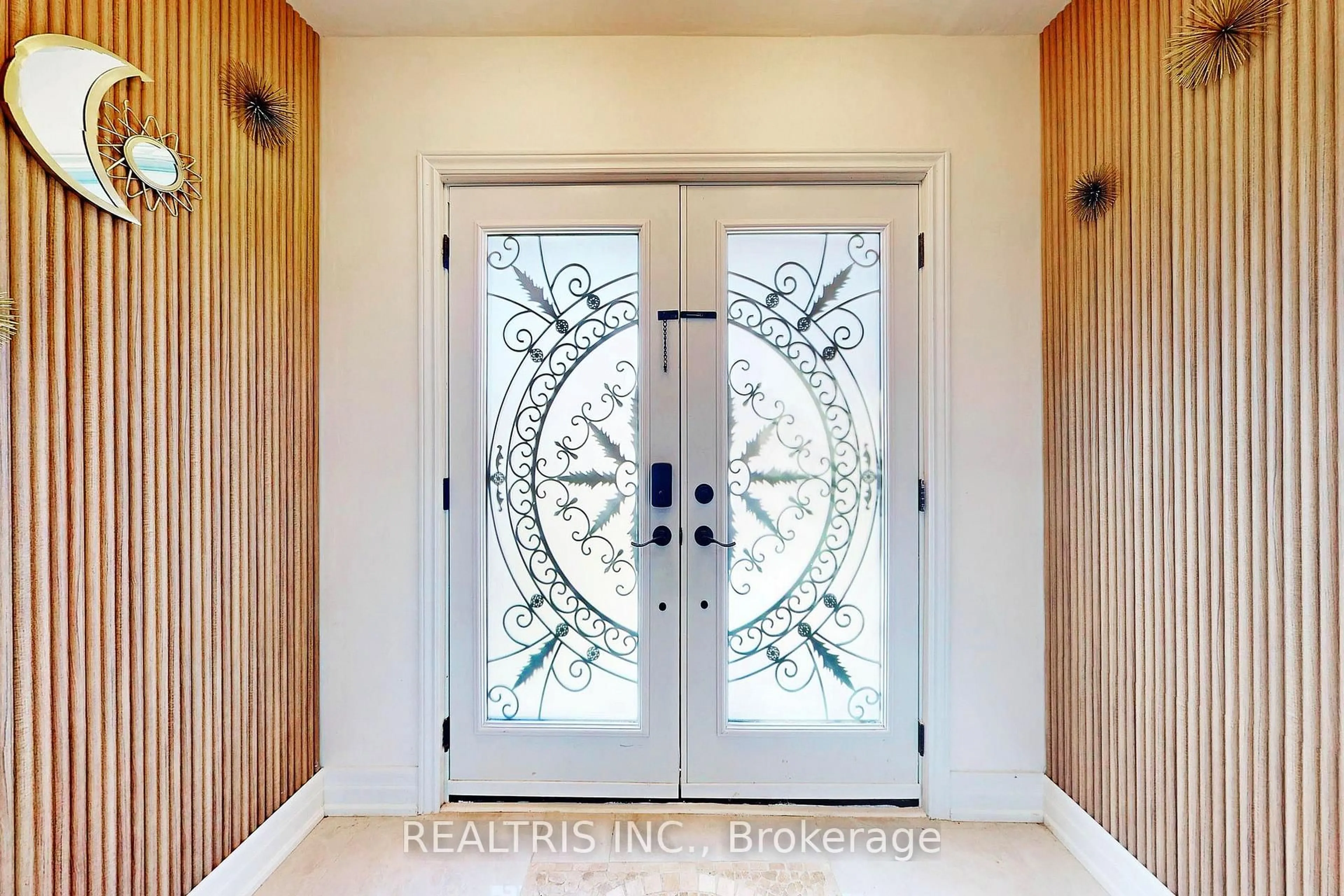 Indoor entryway for 12339 Ninth Line, Whitchurch-Stouffville Ontario L4A 1C2