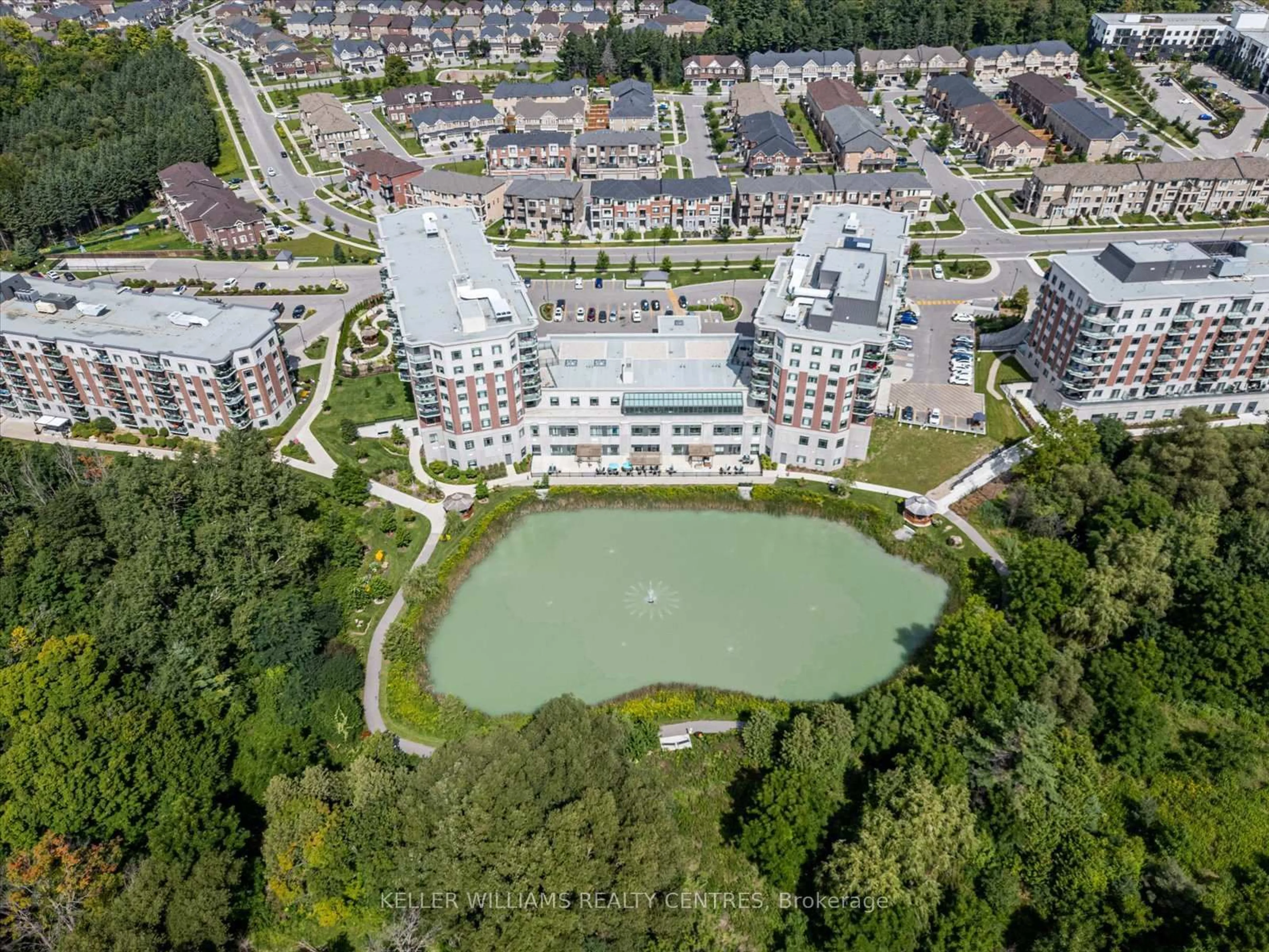 A pic from outside/outdoor area/front of a property/back of a property/a pic from drone, unknown for 440 William Graham Dr #516, Aurora Ontario L4G 1X5
