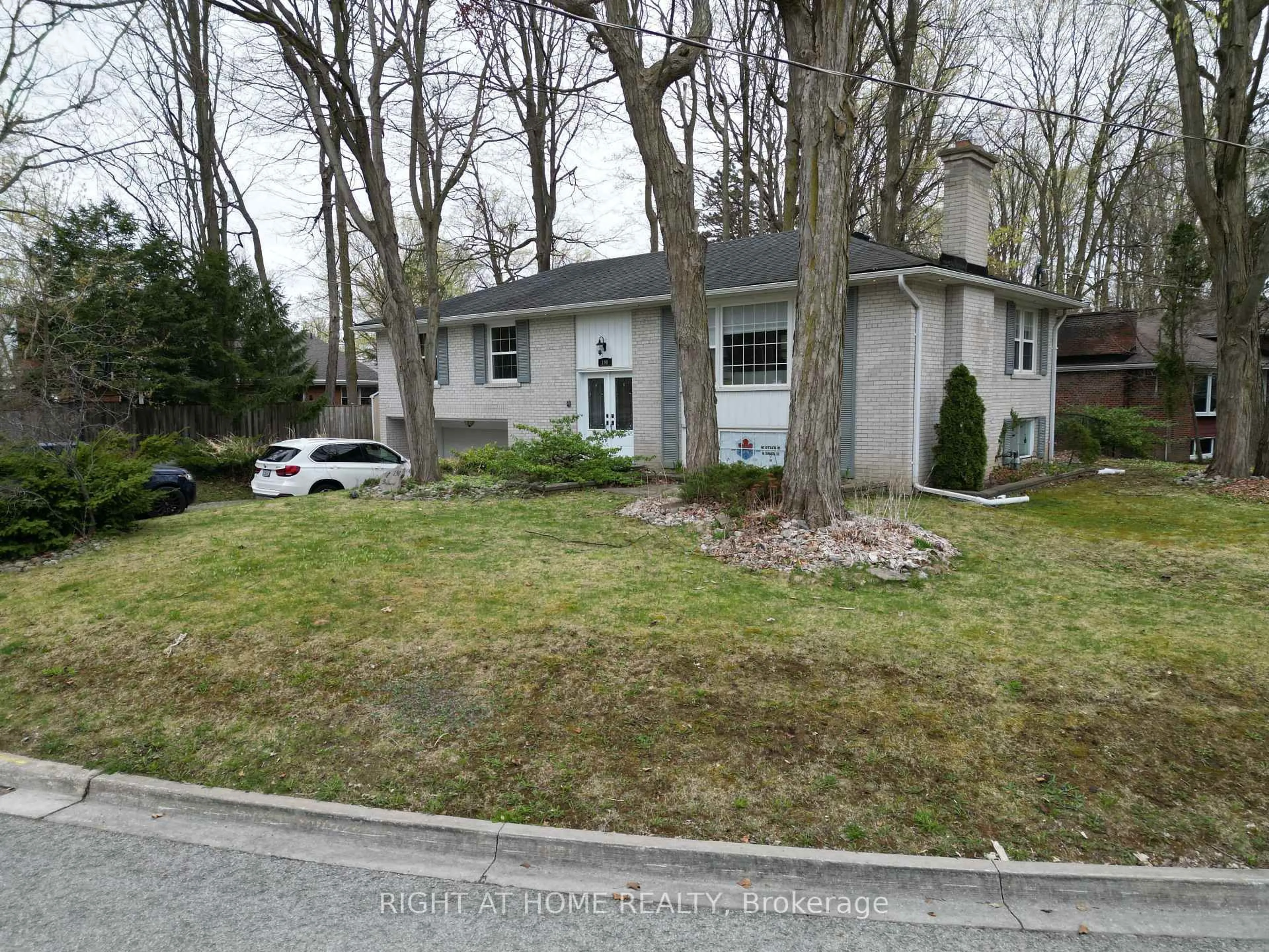 Unknown for 190 Beechwood Cres, Newmarket Ontario L3Y 1W3