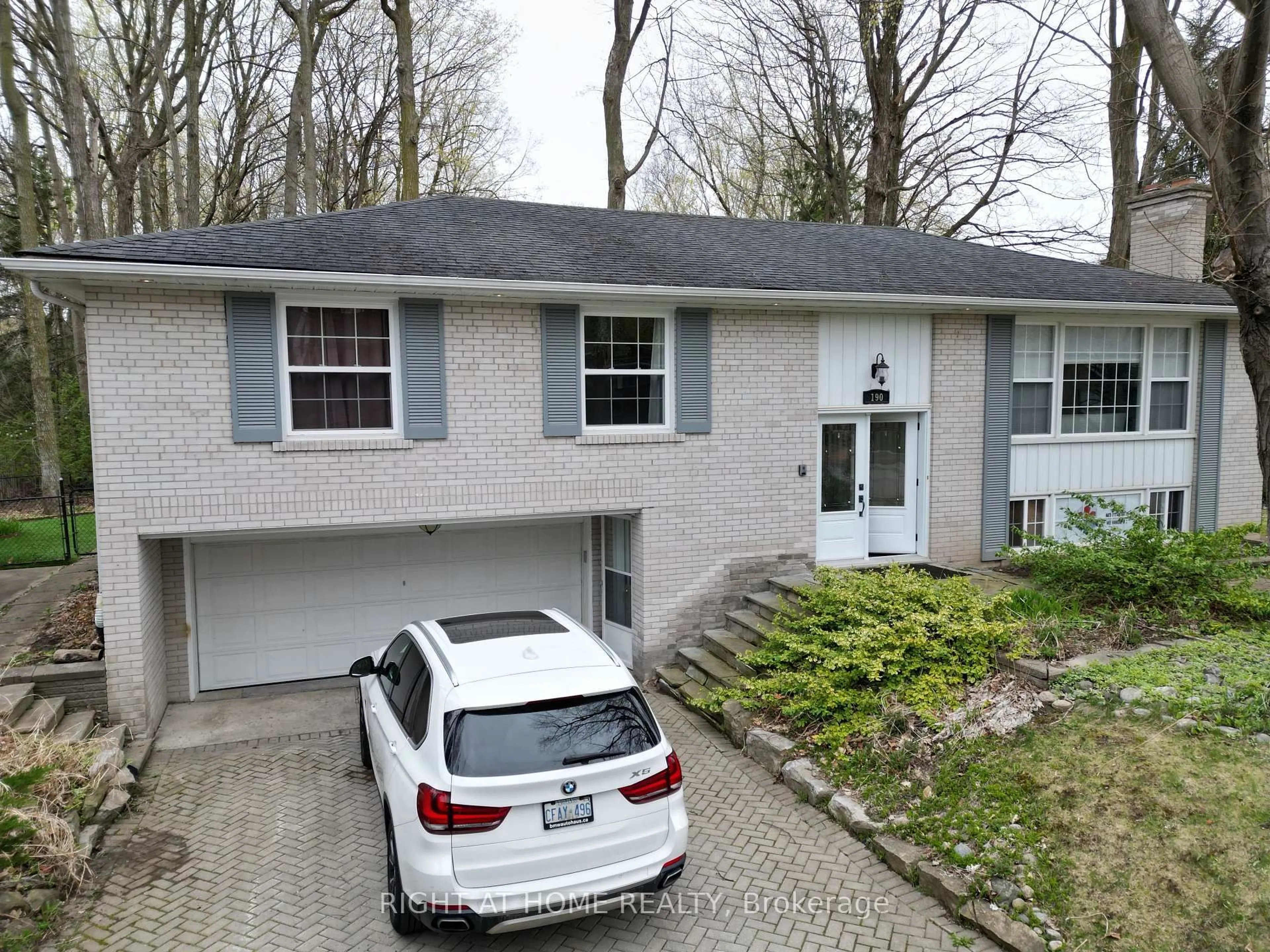 Unknown for 190 Beechwood Cres, Newmarket Ontario L3Y 1W3