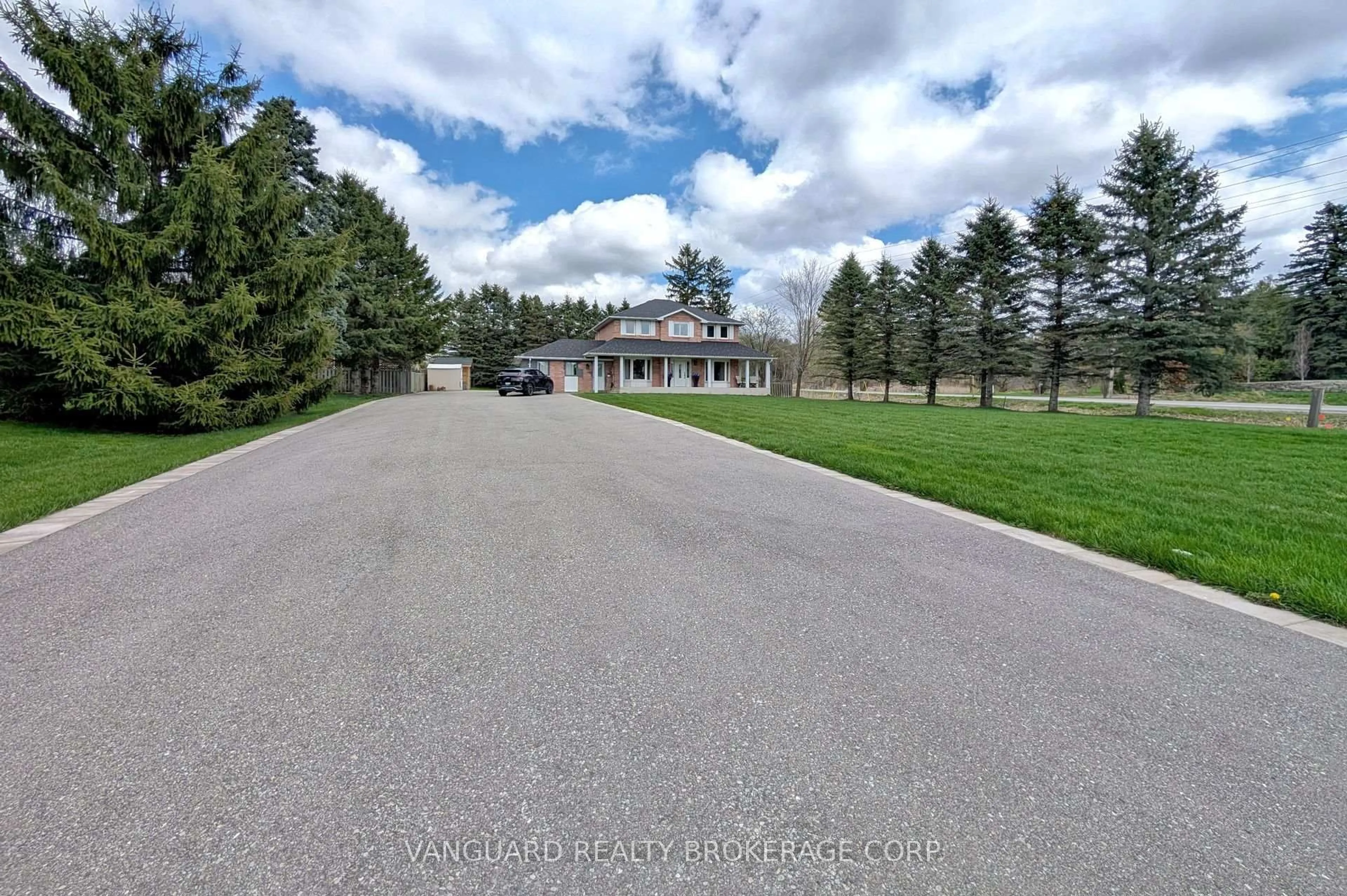 A pic from outside/outdoor area/front of a property/back of a property/a pic from drone, street for 3 Weedon Crt, King Ontario L7B 0E6