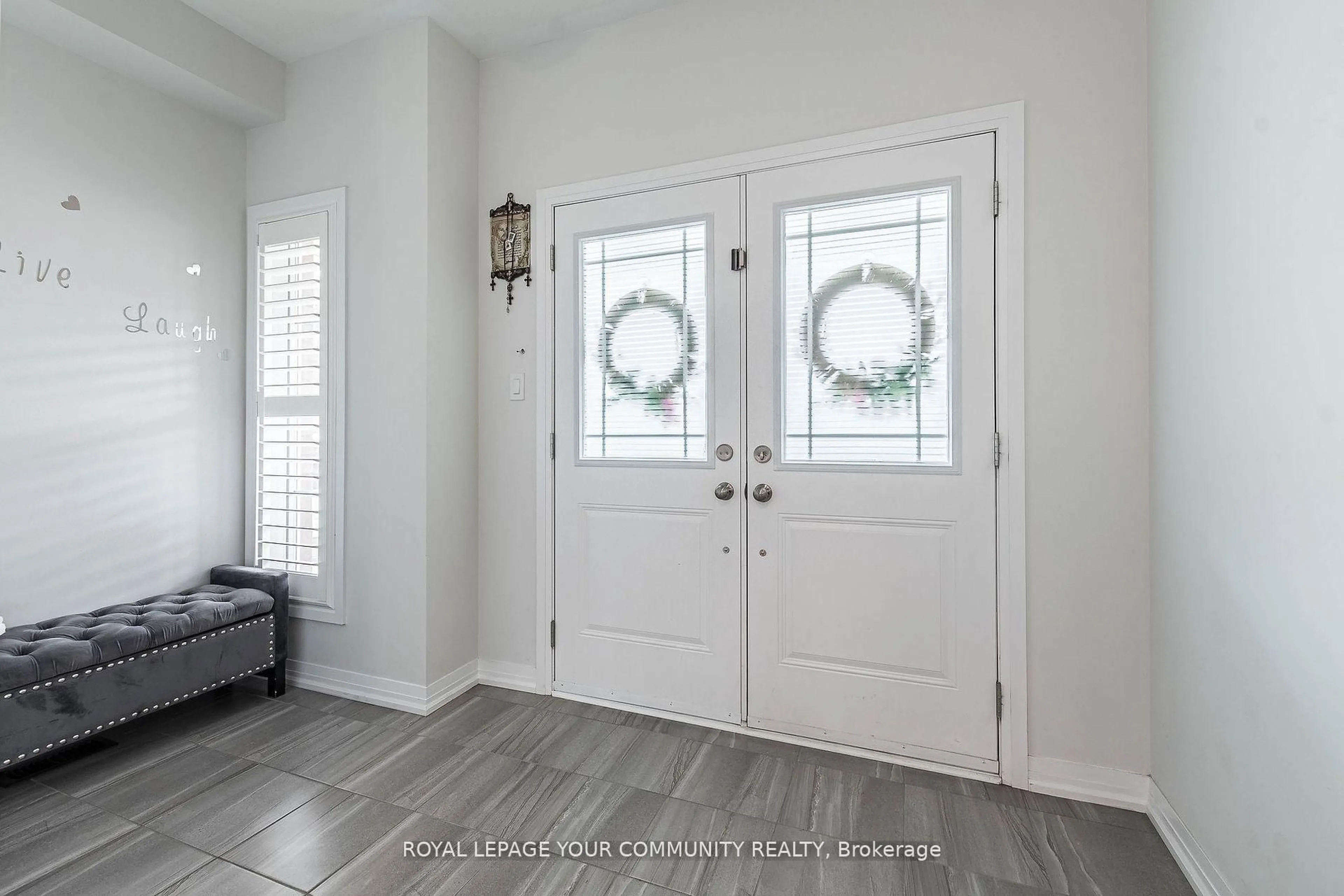 Indoor entryway for 259 Chelsea Cres, Bradford West Gwillimbury Ontario L3Z 4G7