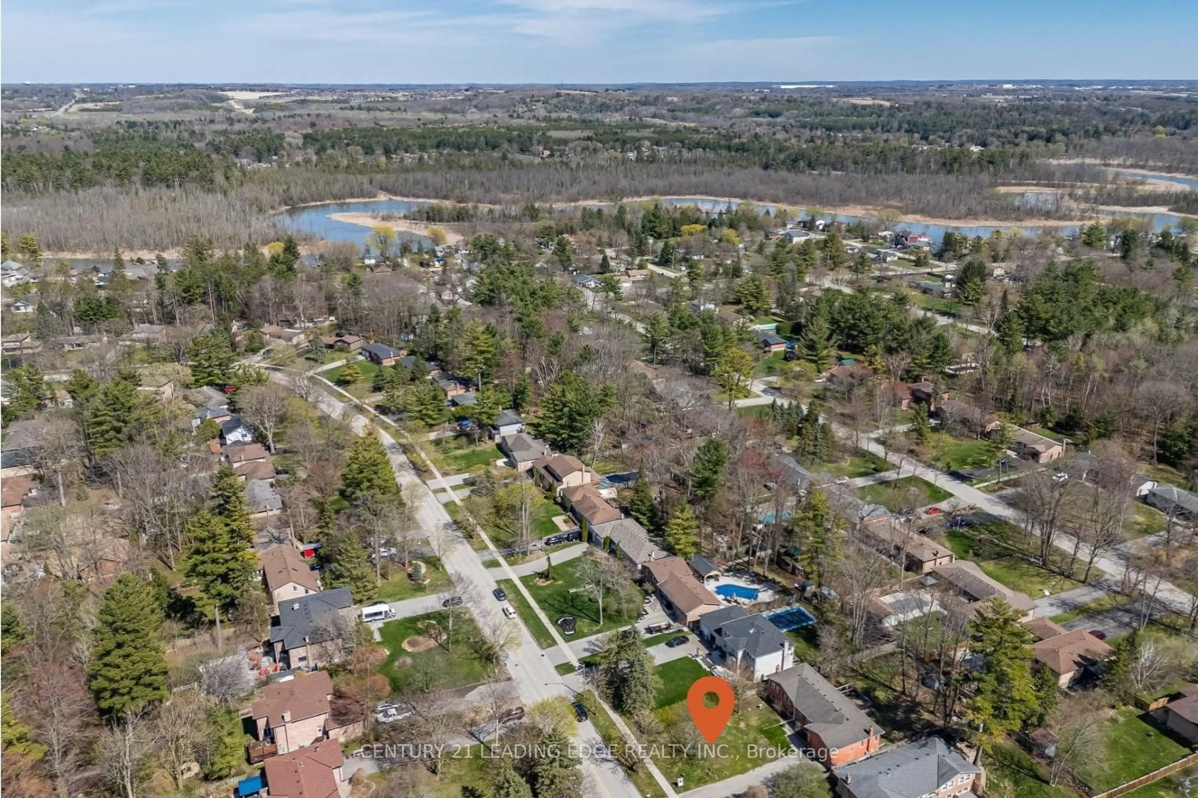 A pic from outside/outdoor area/front of a property/back of a property/a pic from drone, water/lake/river/ocean view for 185 PARK Ave, East Gwillimbury Ontario M9N 1J7