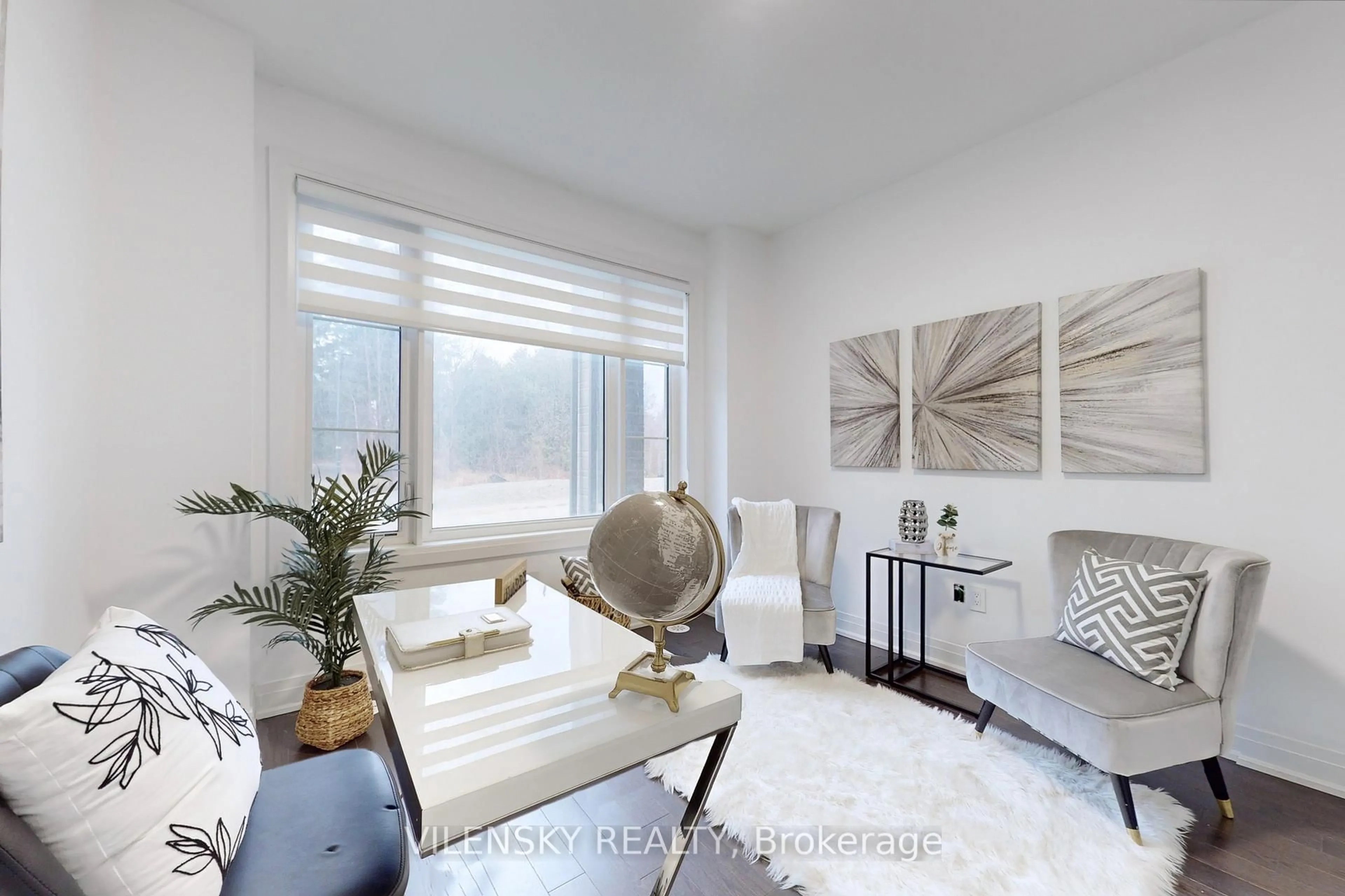 Living room with furniture, unknown for 24 Bennington Rd, Newmarket Ontario L3X 3L8