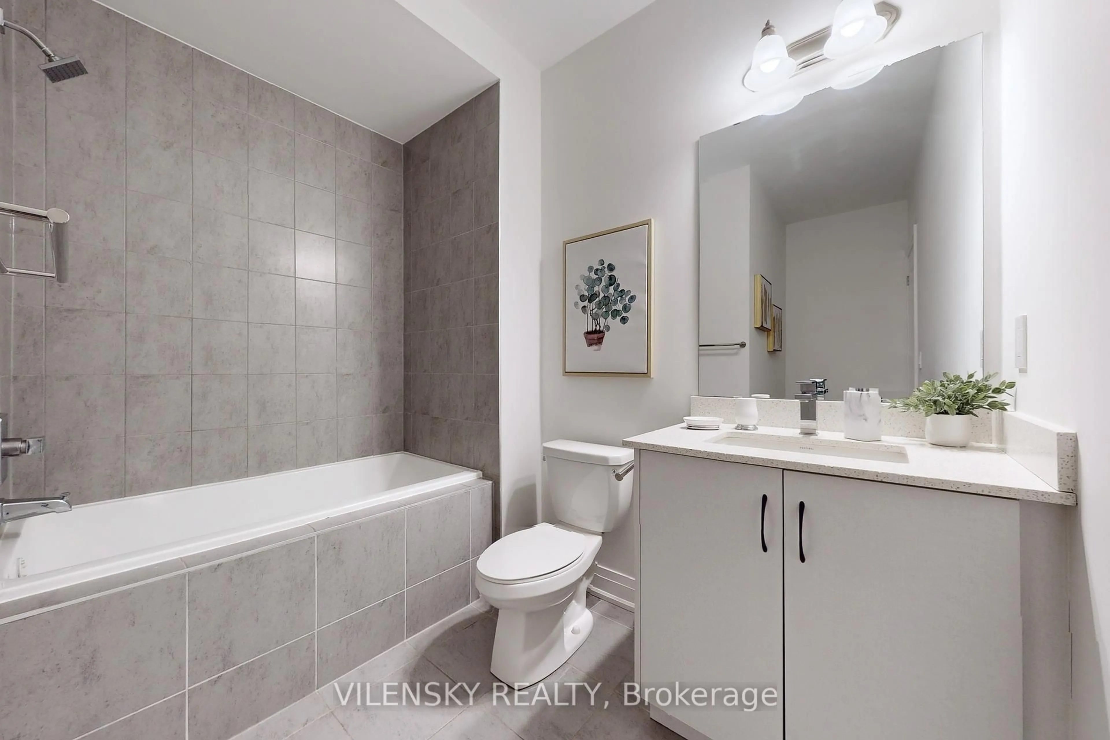 Standard bathroom, ceramic/tile floor for 24 Bennington Rd, Newmarket Ontario L3X 3L8