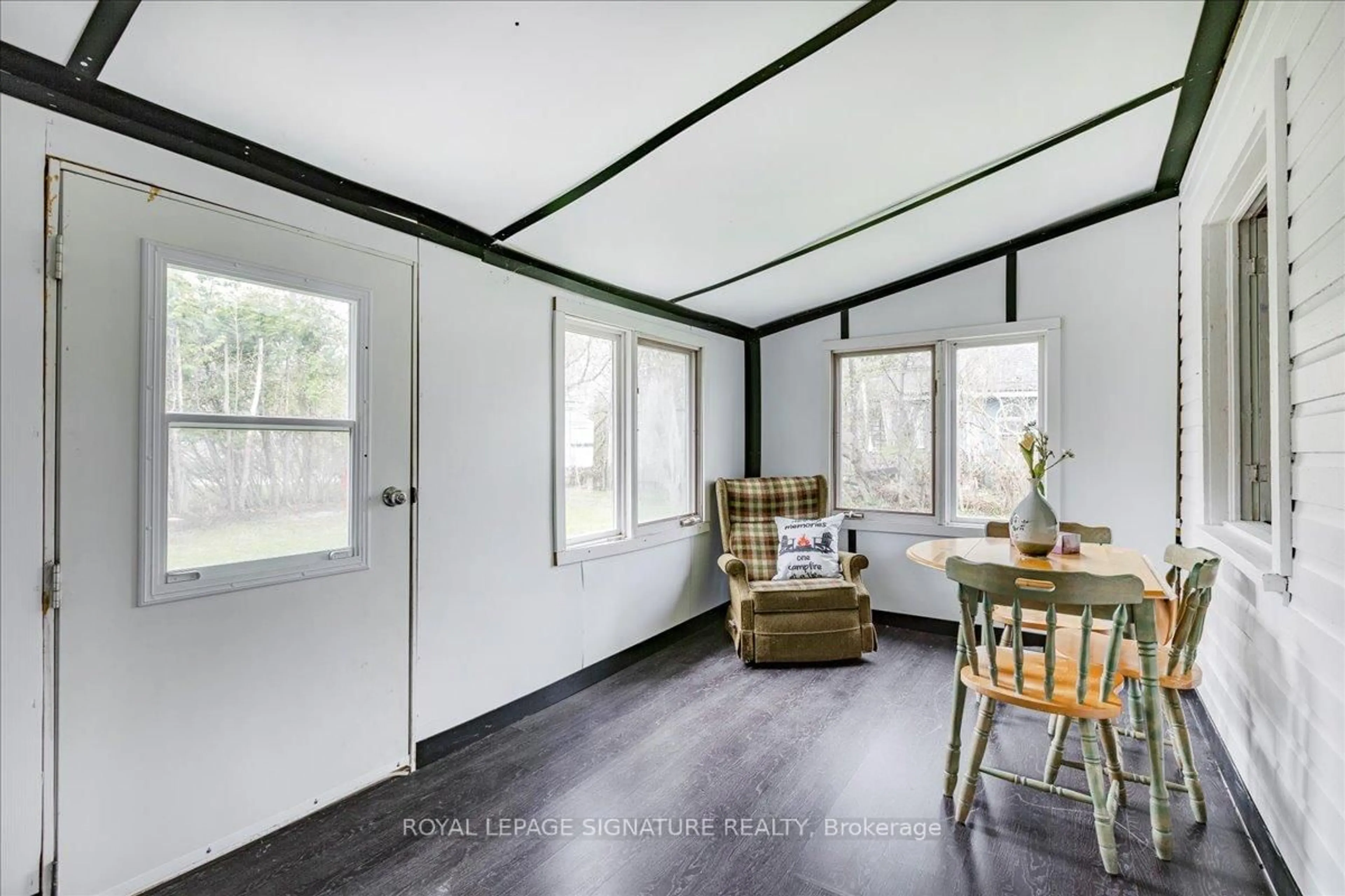 A pic of a room for 68 Farley Circ, Georgina Ontario L0E 1S0