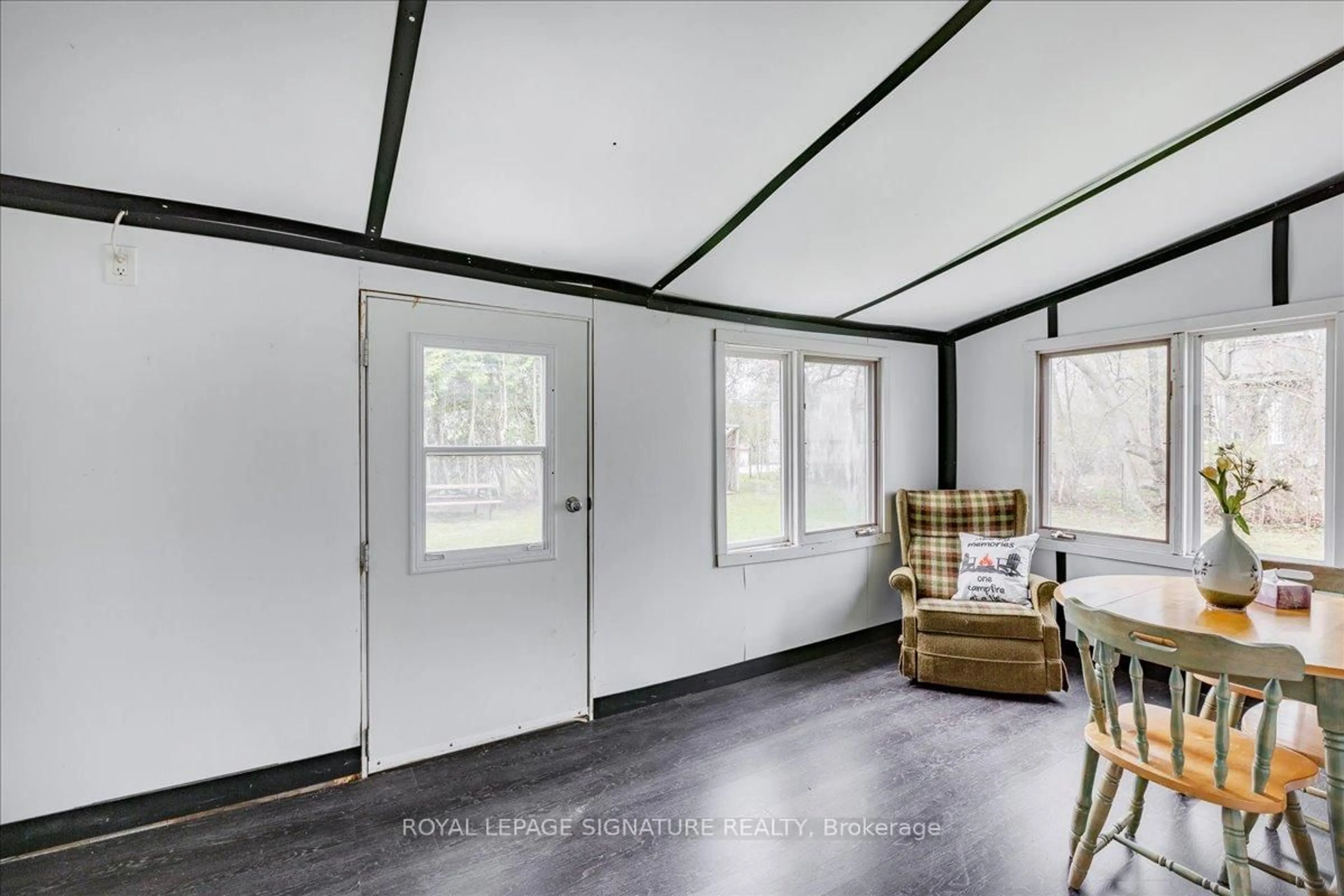 A pic of a room for 68 Farley Circ, Georgina Ontario L0E 1S0
