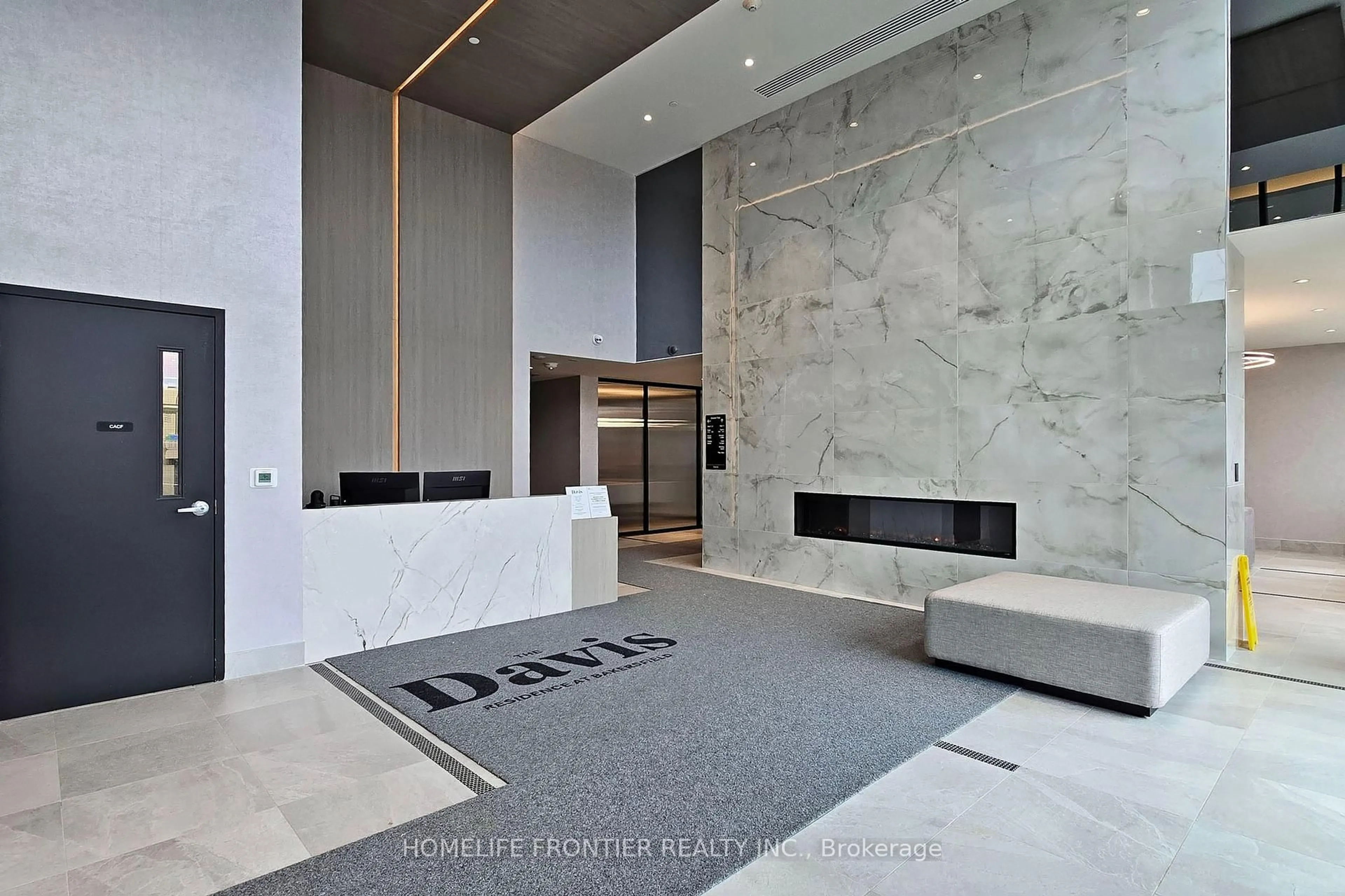 Lobby for 185 Deerfield Rd #420, Newmarket Ontario L2Y 0G7