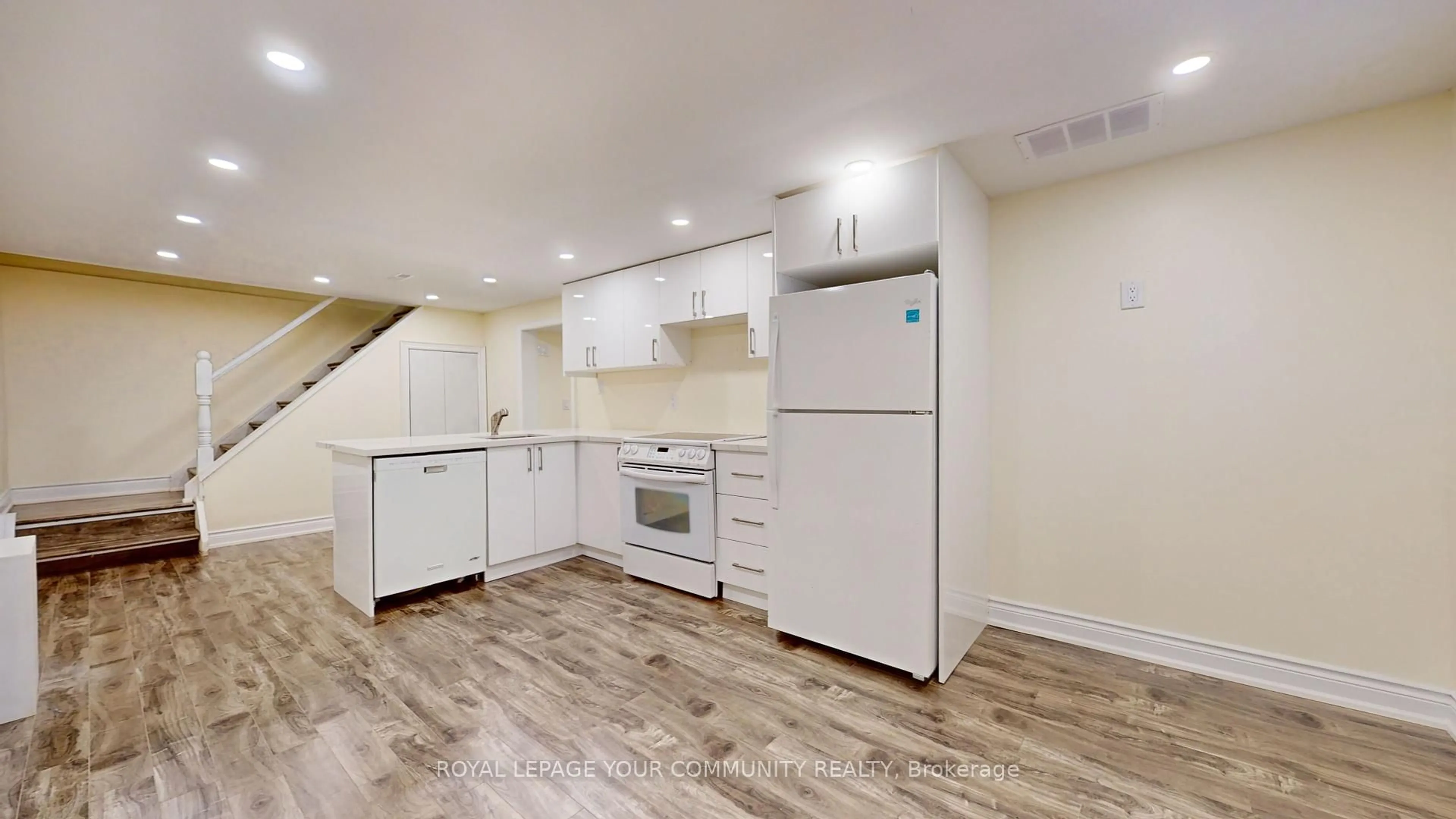 Open concept kitchen, unknown for 70 Shannon Rd, East Gwillimbury Ontario L0G 1M0