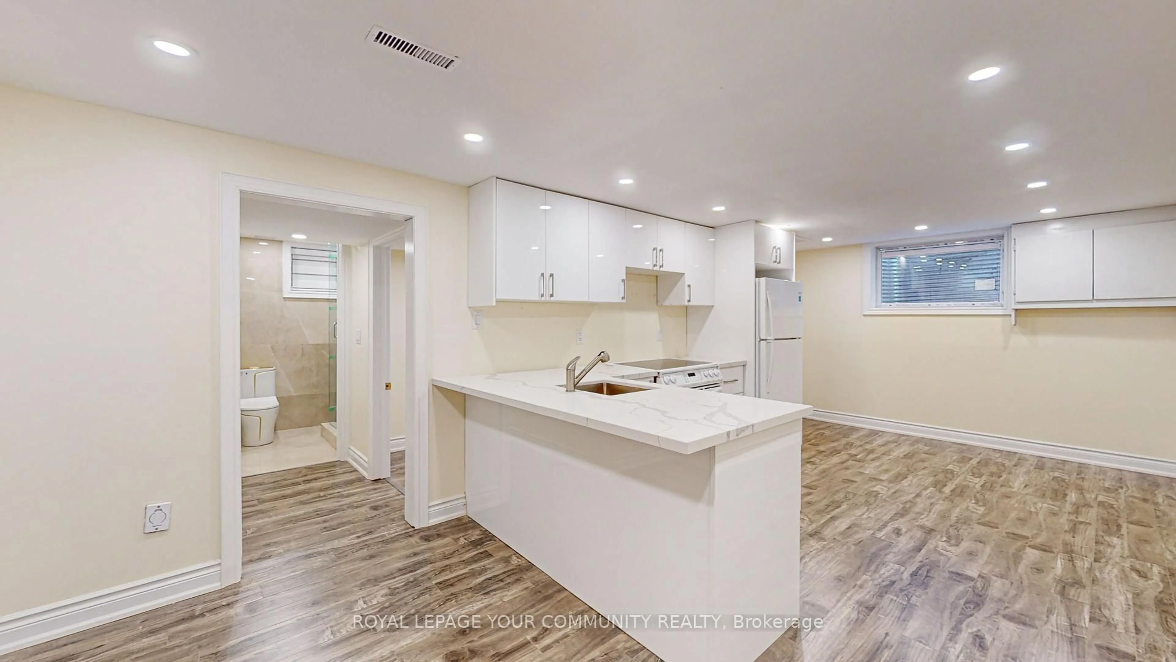 Open concept kitchen, unknown for 70 Shannon Rd, East Gwillimbury Ontario L0G 1M0