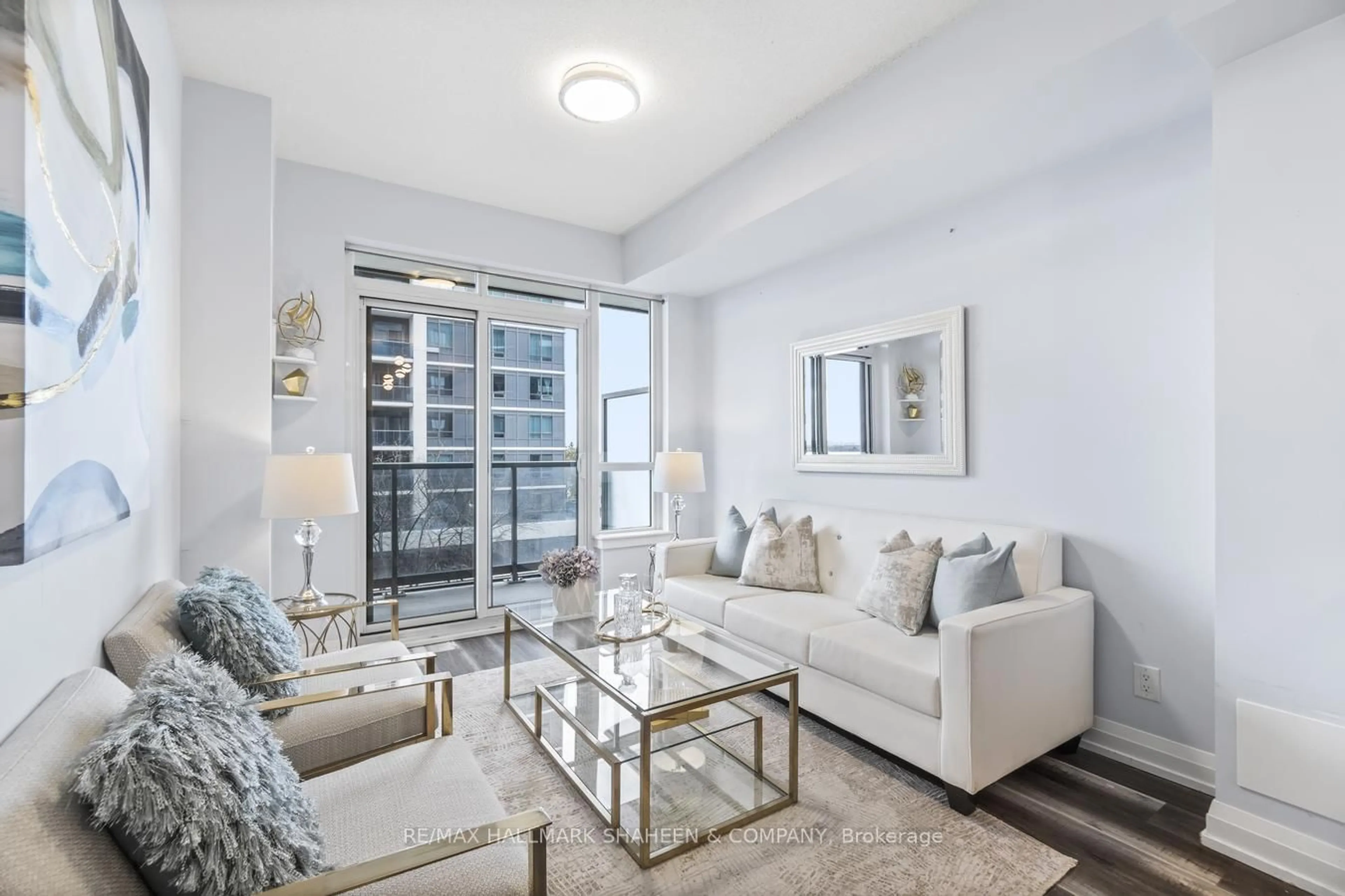 Living room with furniture, unknown for 7171 Yonge St #437, Markham Ontario L3T 0C5