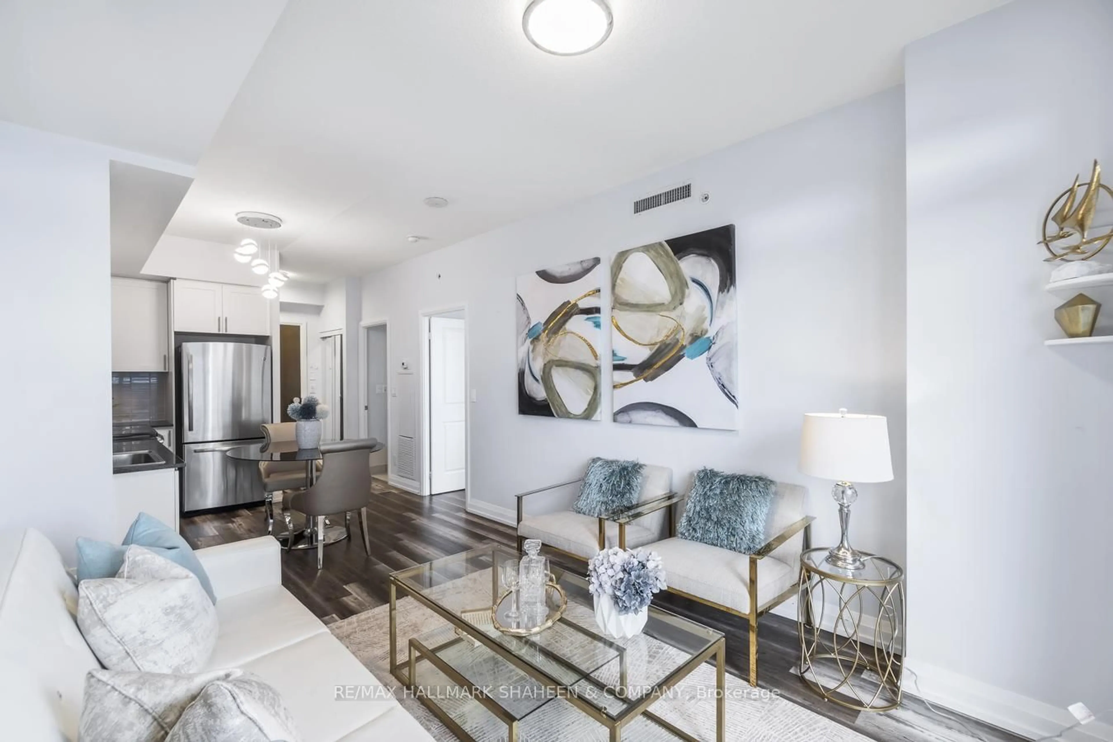 Living room with furniture, unknown for 7171 Yonge St #437, Markham Ontario L3T 0C5