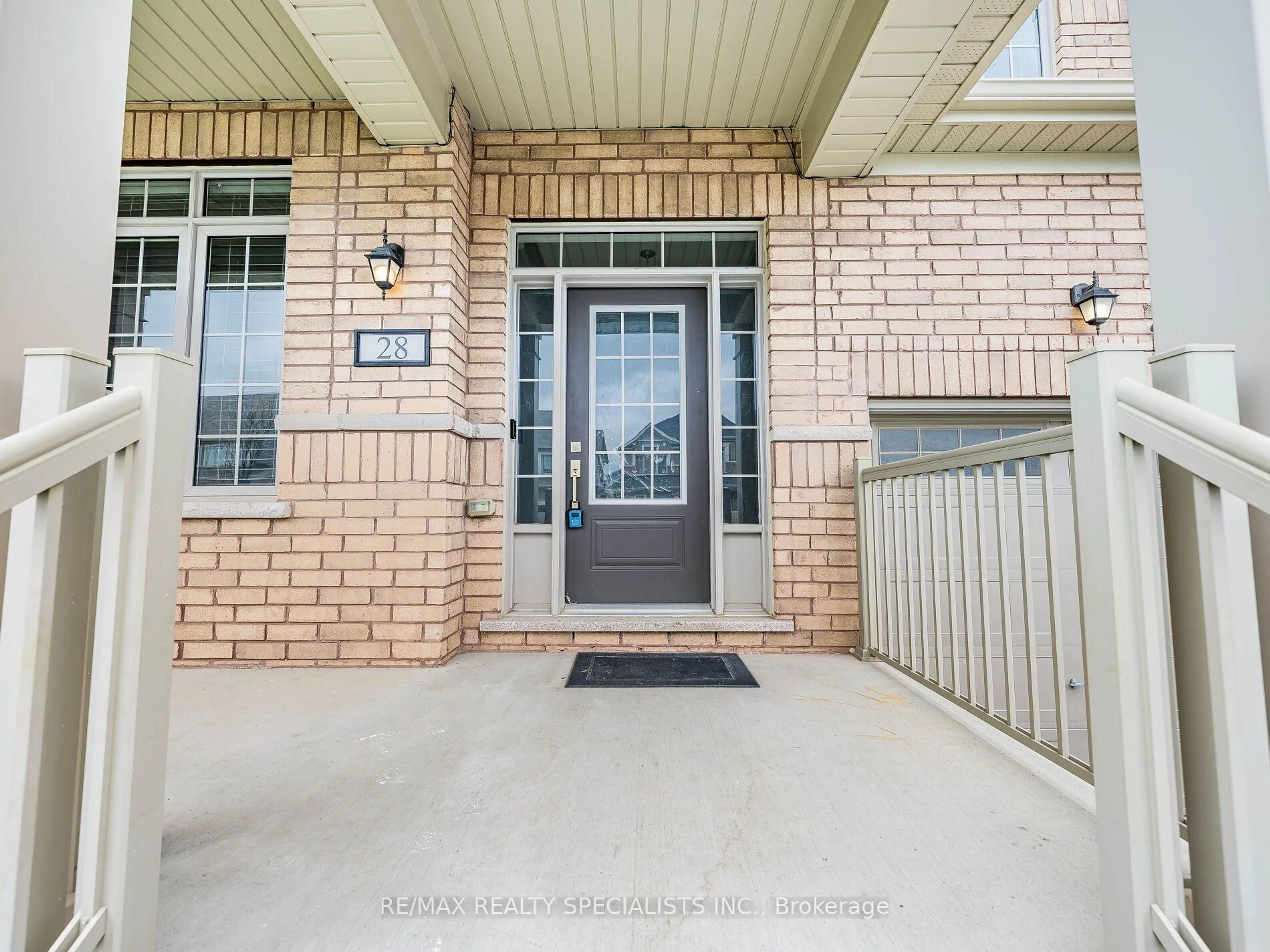Indoor entryway for 28 Pridham Pl, New Tecumseth Ontario L0G 1W0