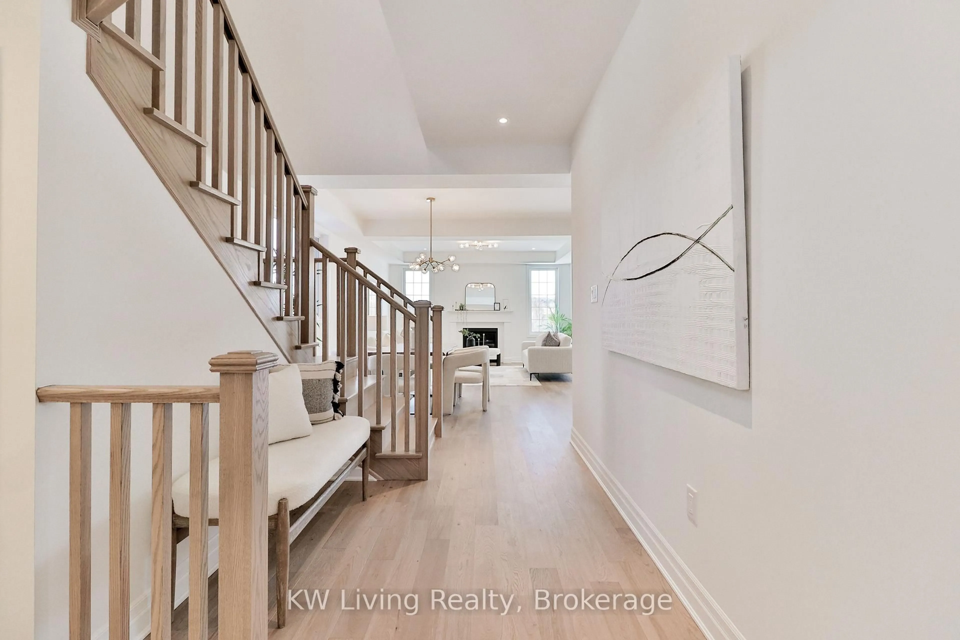 Indoor entryway for 18 Berczy Manor Cres, Markham Ontario L6C 3M2