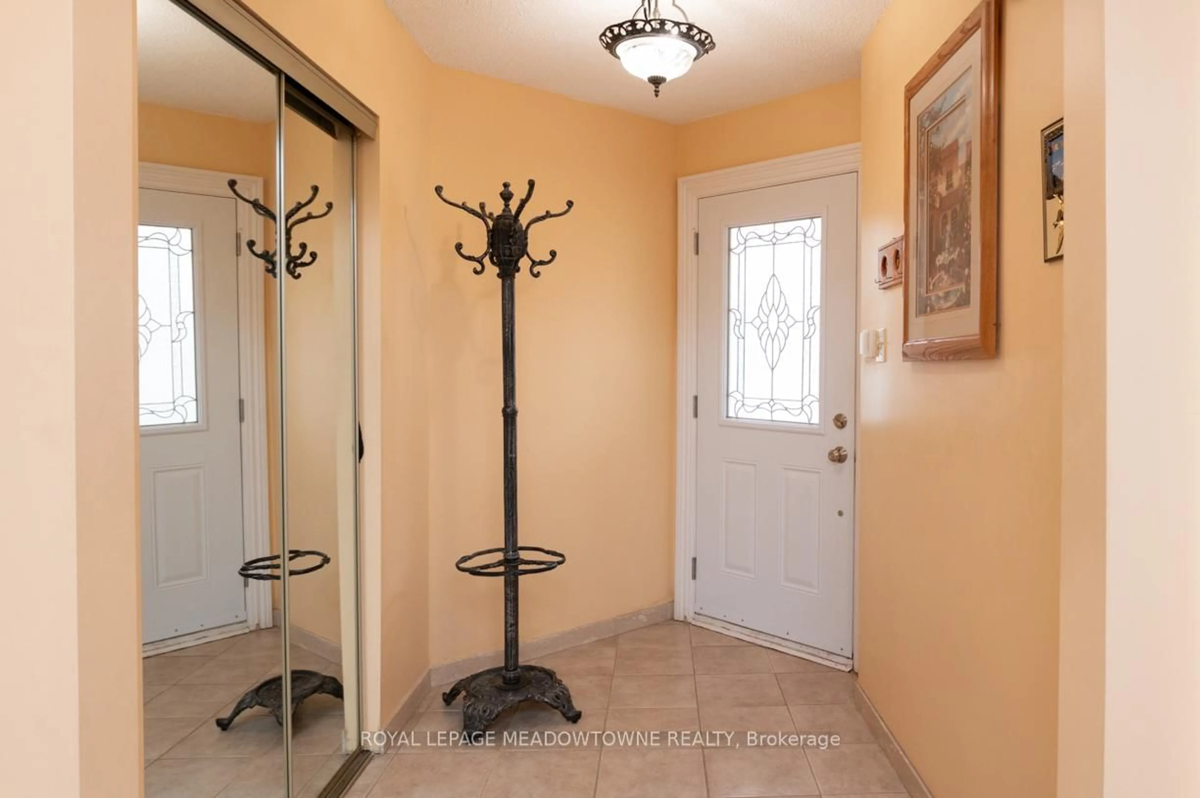 Indoor entryway for 136 Harvest Moon Dr, Markham Ontario L3R 4M5