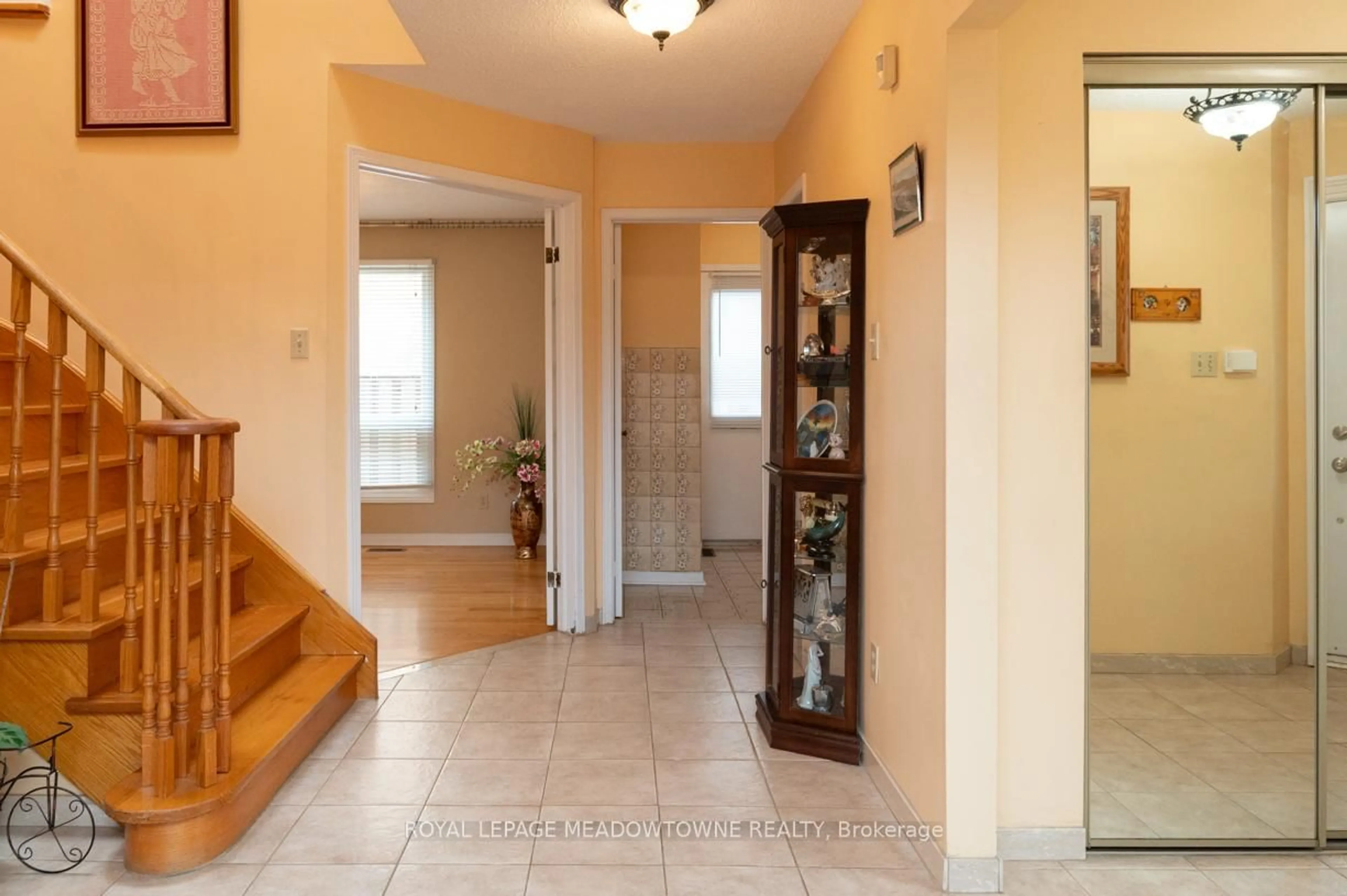Indoor entryway for 136 Harvest Moon Dr, Markham Ontario L3R 4M5
