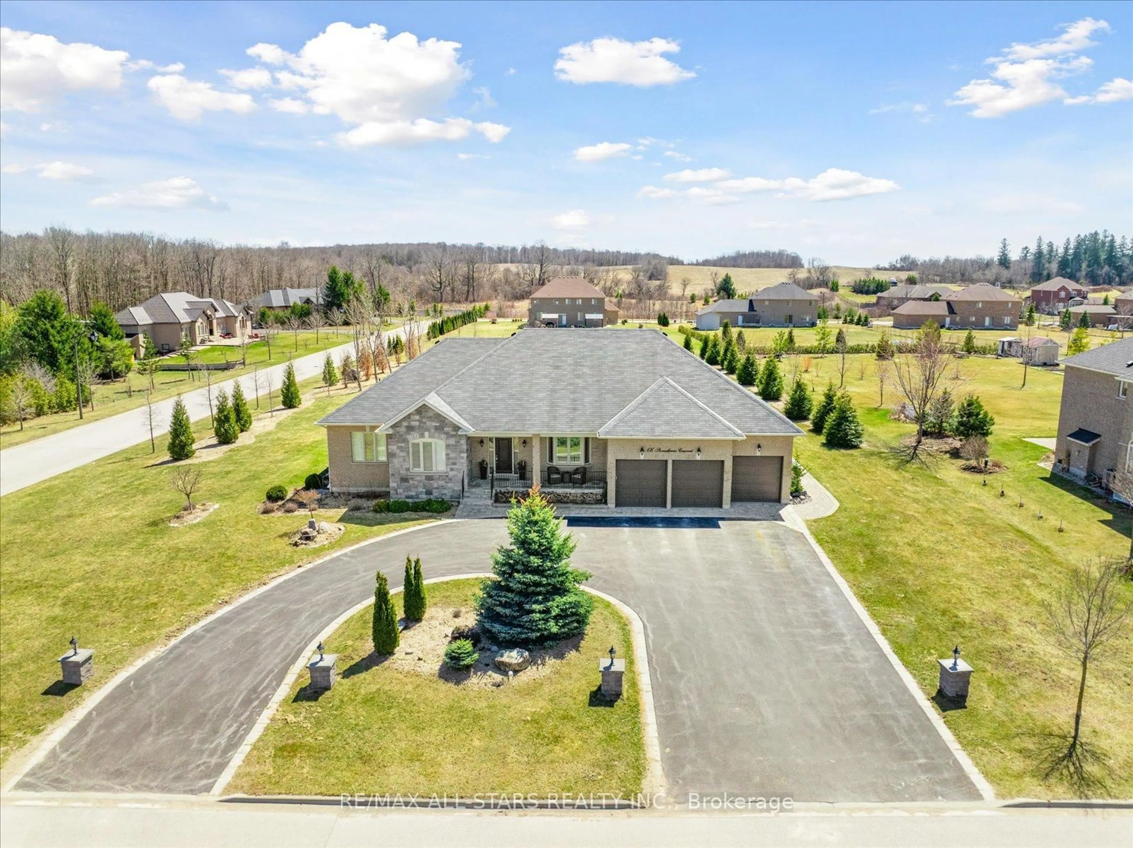A pic from outside/outdoor area/front of a property/back of a property/a pic from drone, street for 66 Stonesthrow Cres, Uxbridge Ontario L0C 1A0