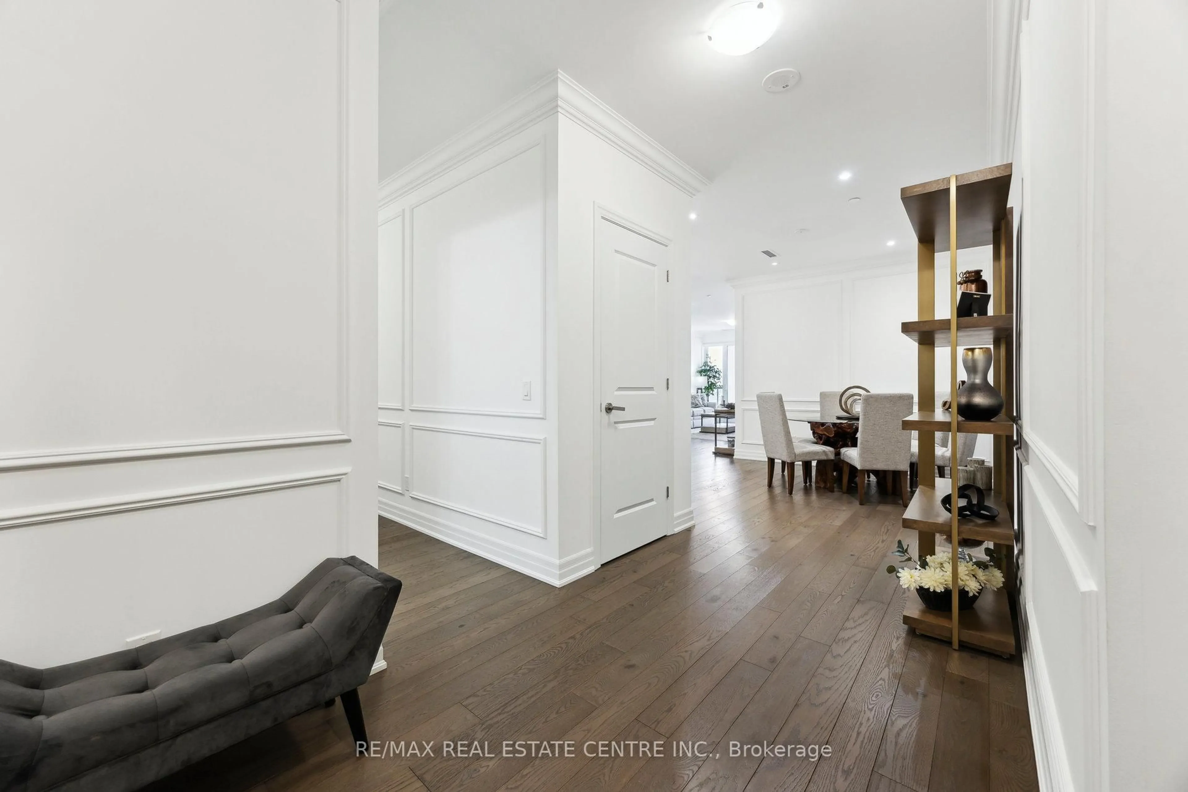Indoor entryway for 9075 Jane St #204, Vaughan Ontario L4K 0L7
