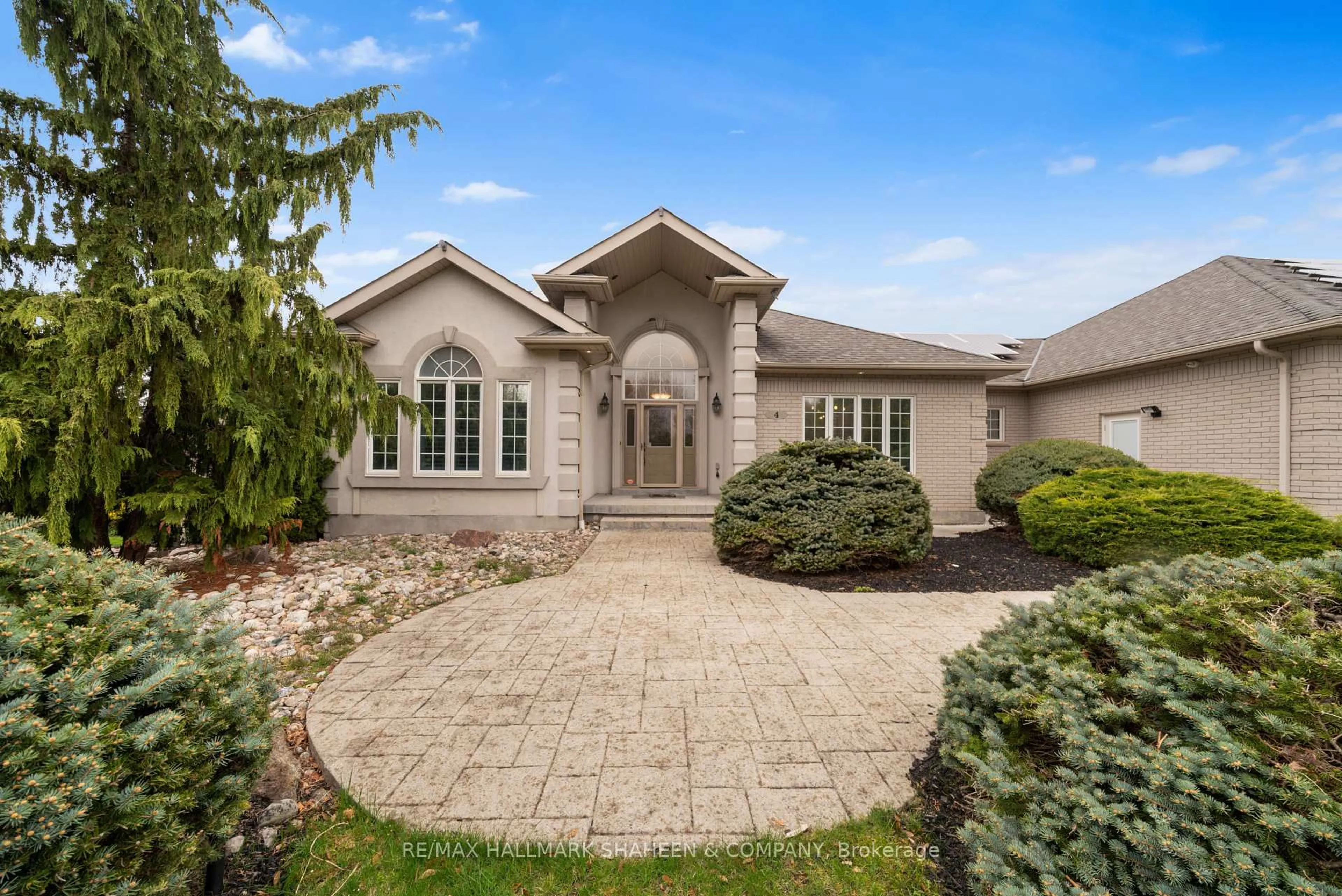 Home with brick exterior material, street for 4 Maplehyrn Ave, East Gwillimbury Ontario L0G 1V0