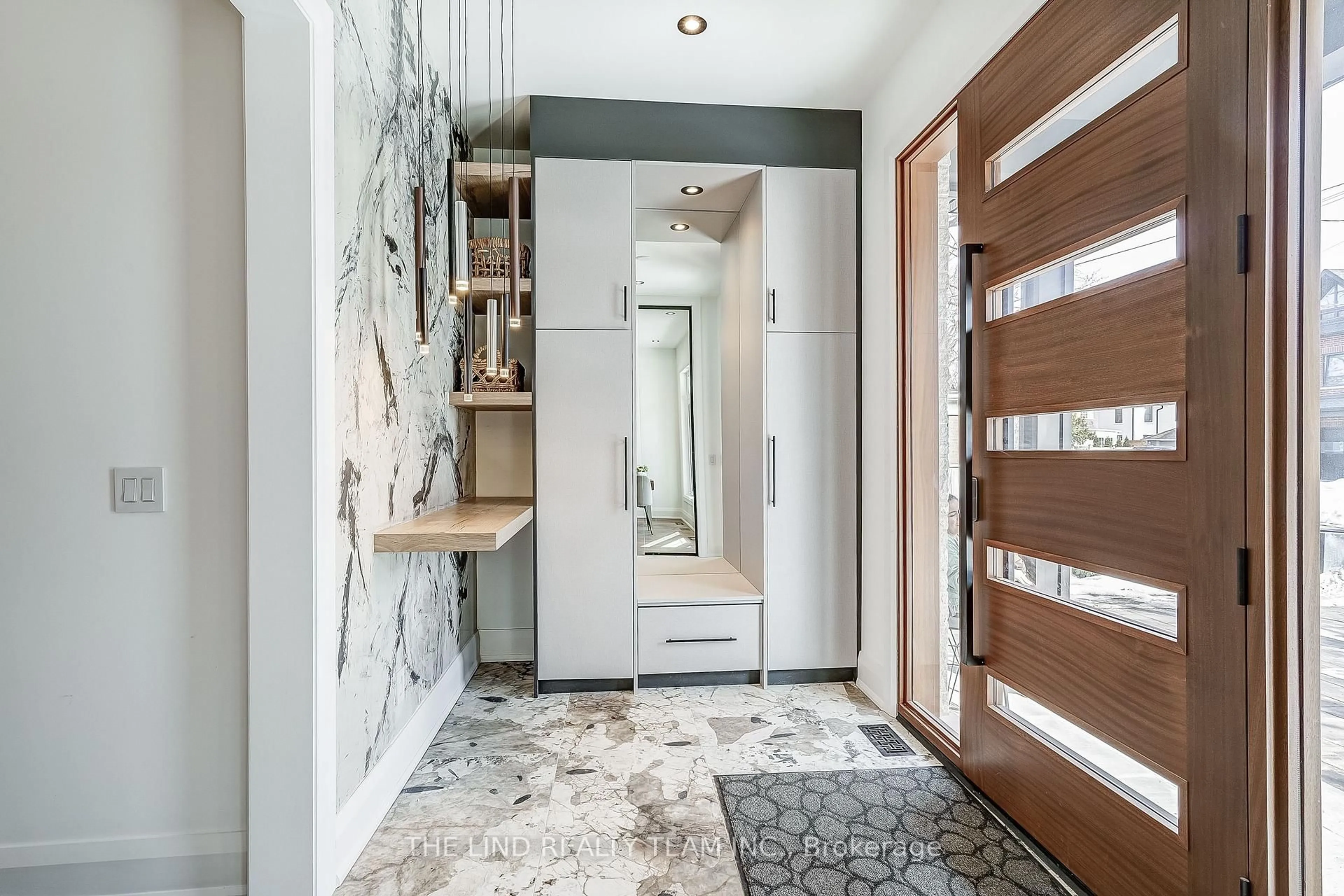 Indoor entryway for 140 Temperance St, Aurora Ontario L4G 2R4