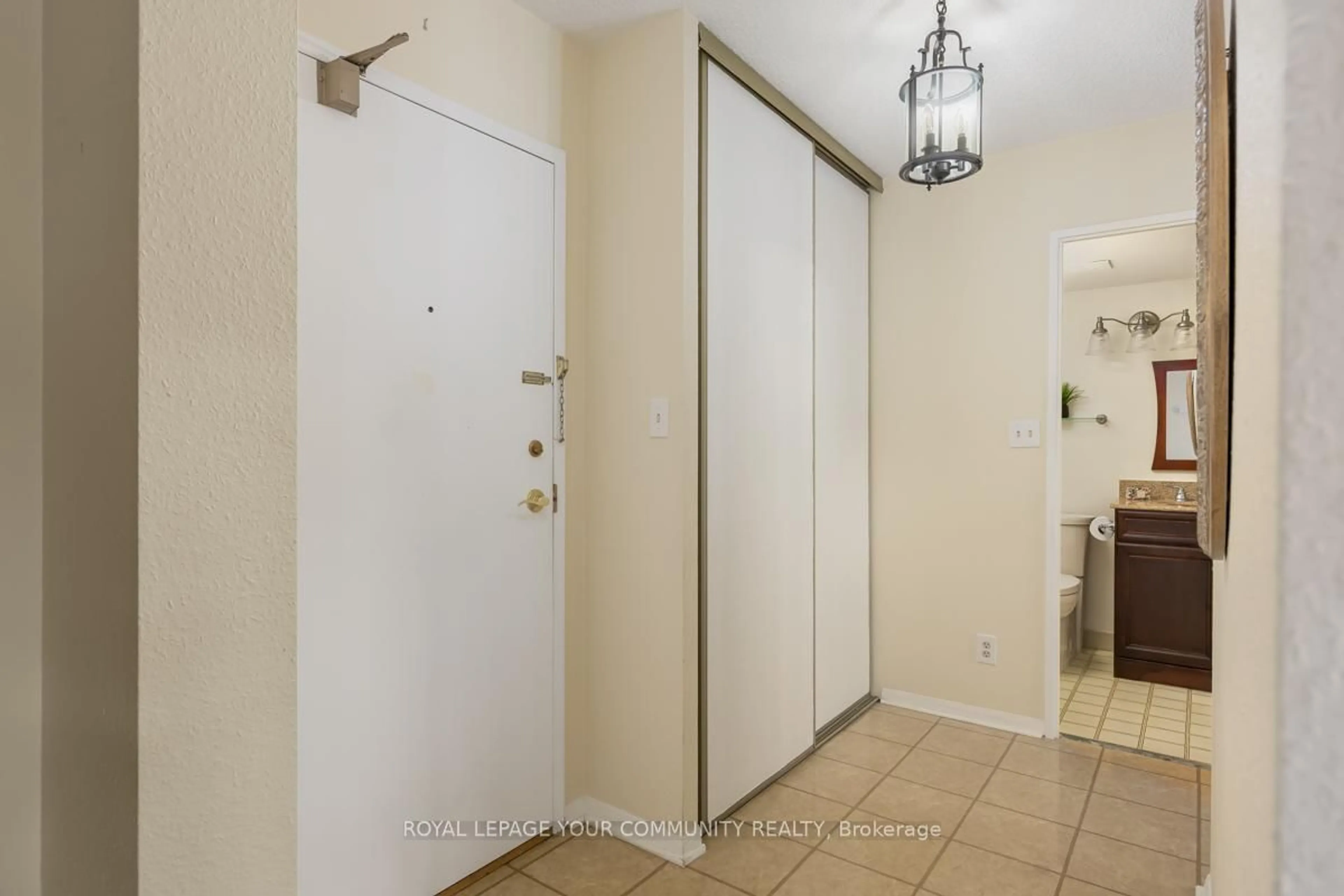 Indoor entryway for 50 Baif Blvd ##1102, Richmond Hill Ontario L4C 5L1