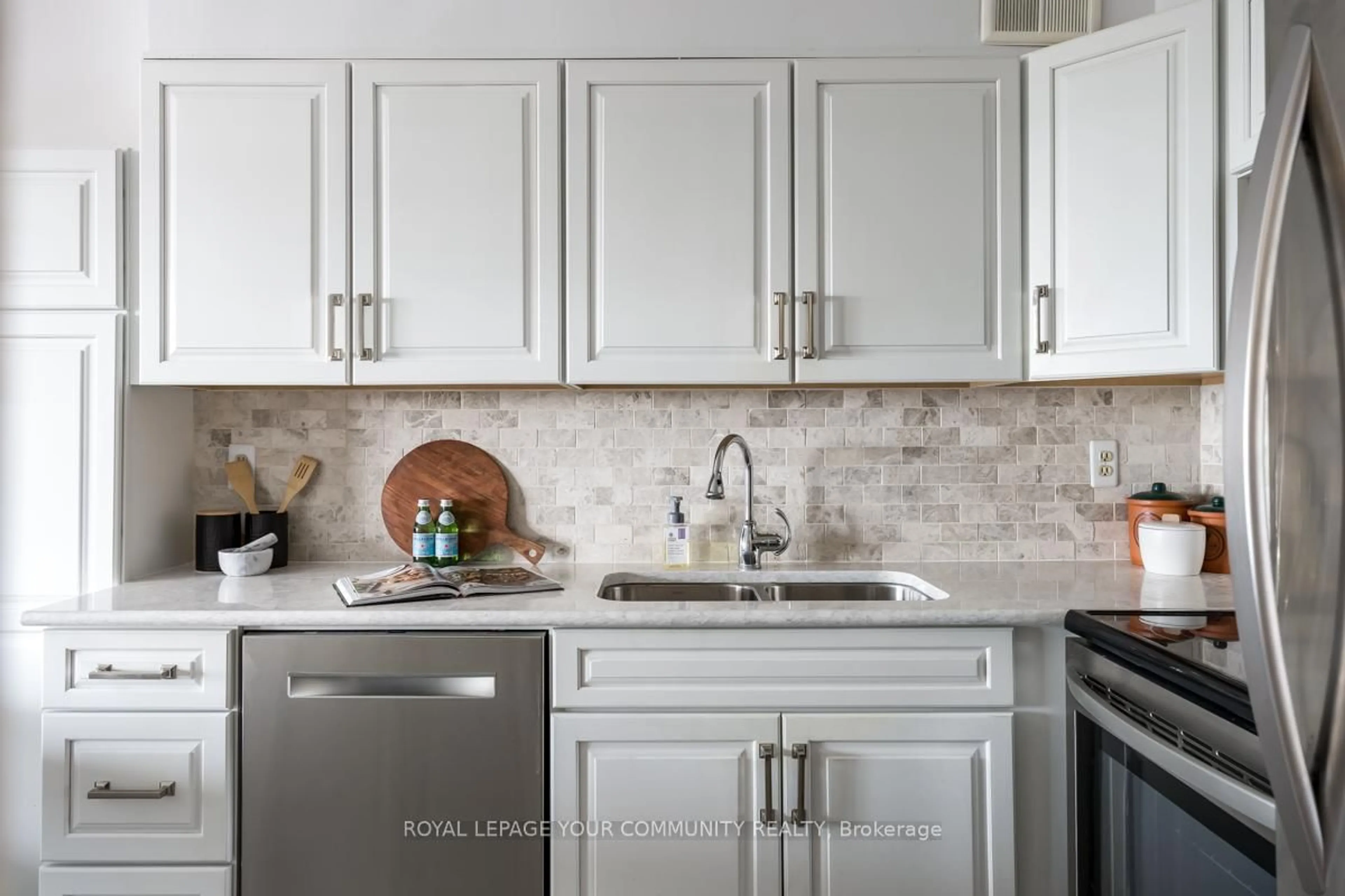 Contemporary kitchen, ceramic/tile floor for 50 Baif Blvd ##1102, Richmond Hill Ontario L4C 5L1