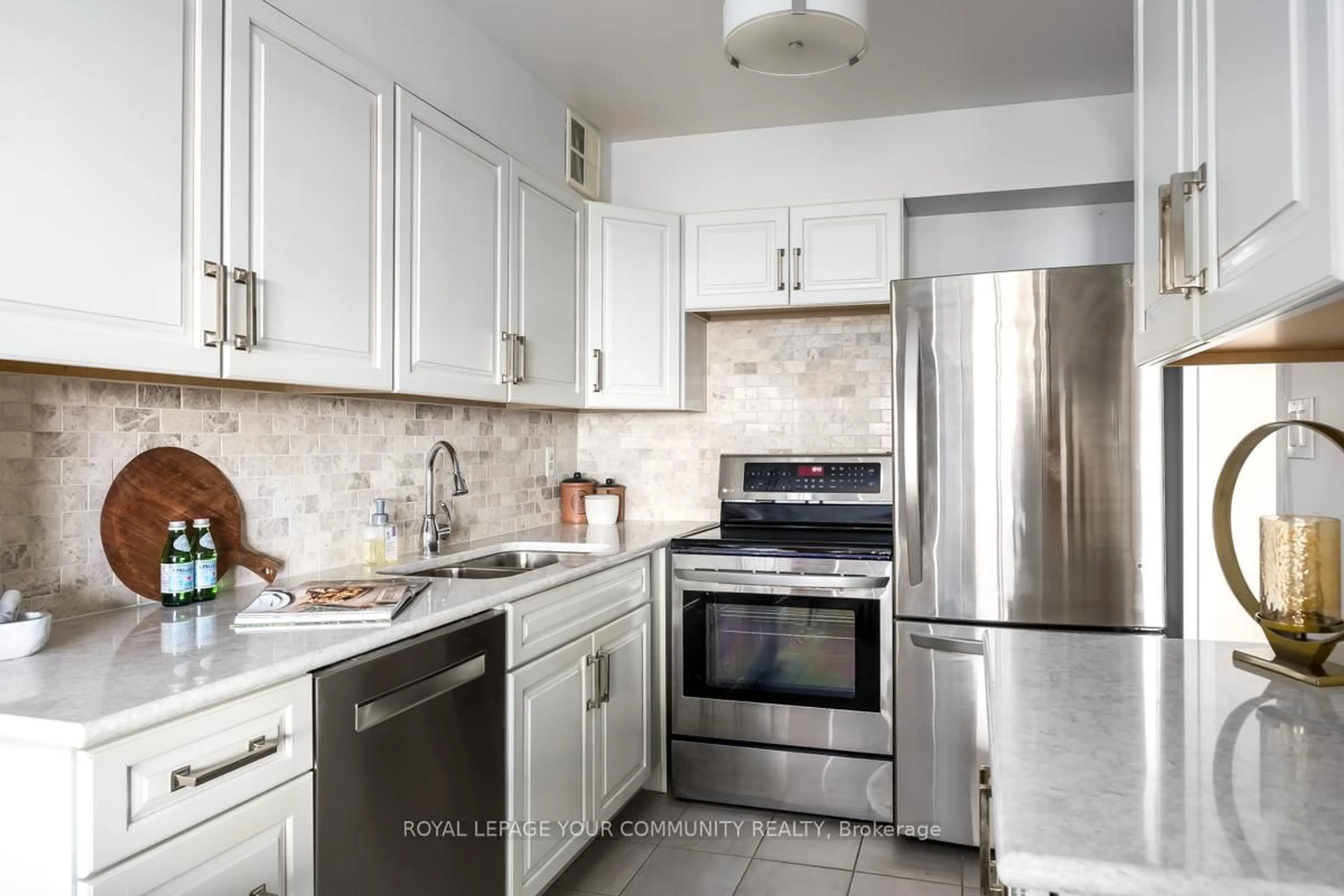 Standard kitchen, ceramic/tile floor for 50 Baif Blvd ##1102, Richmond Hill Ontario L4C 5L1