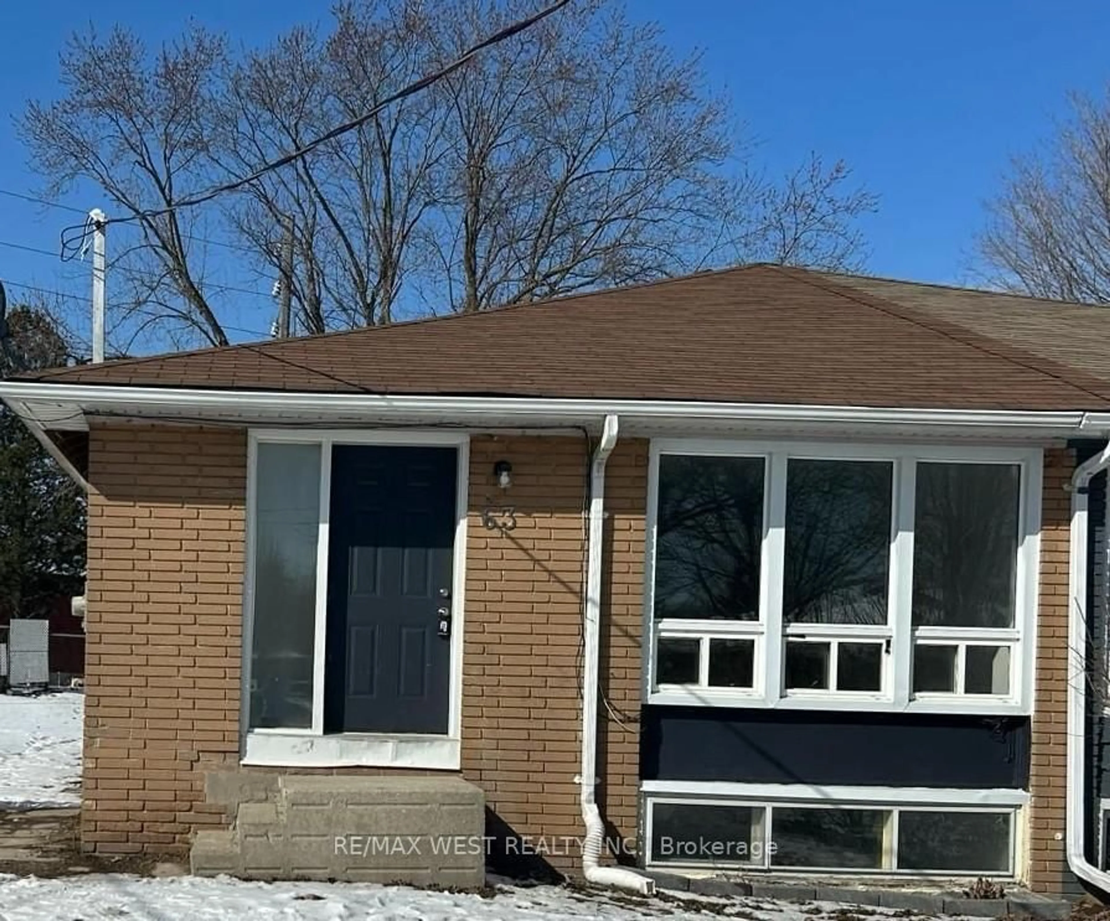 Home with brick exterior material, street for 63 Marlin Crt, Newmarket Ontario L3Y 2W7