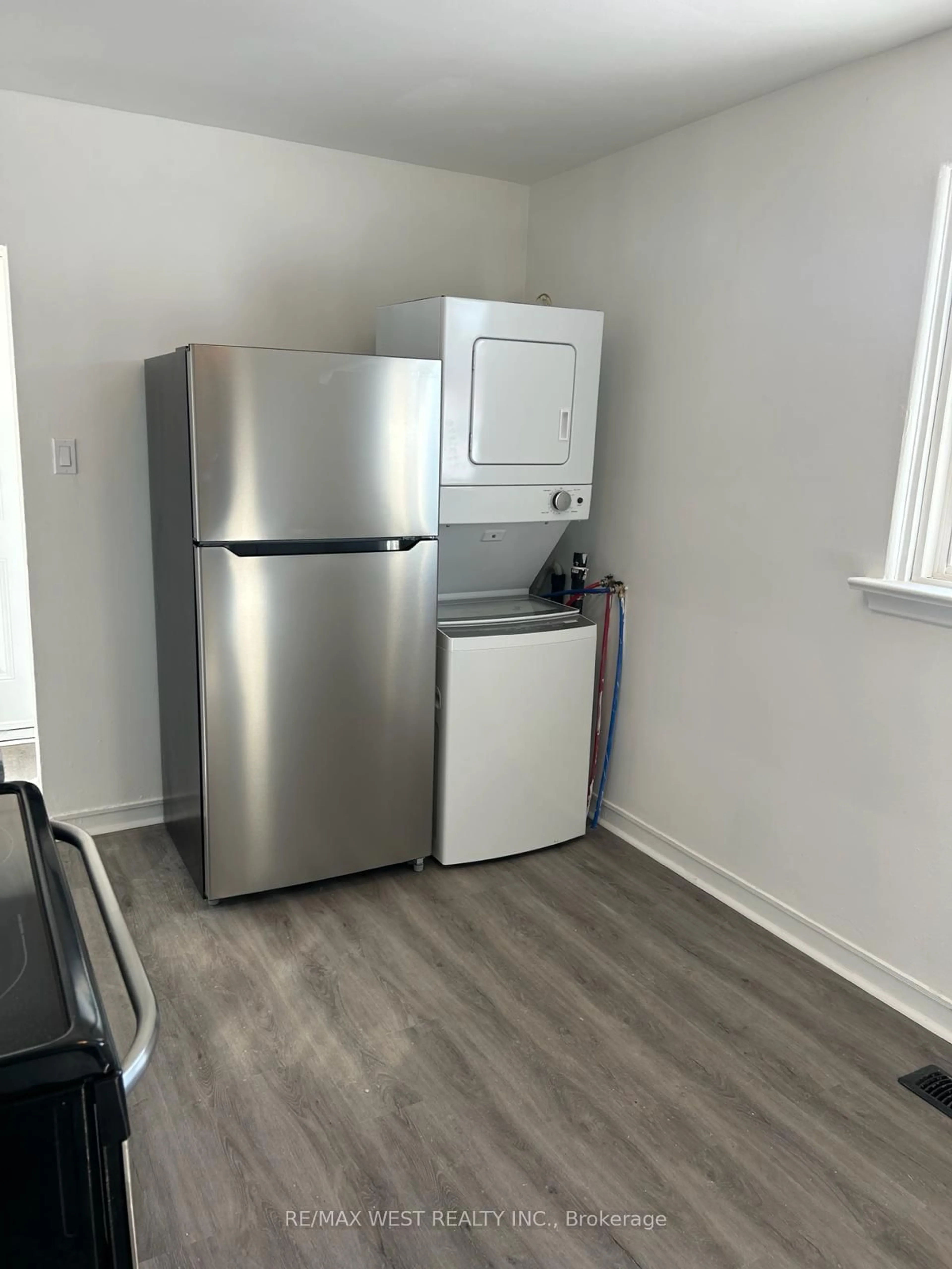 A pic of a room for 63 Marlin Crt, Newmarket Ontario L3Y 2W7