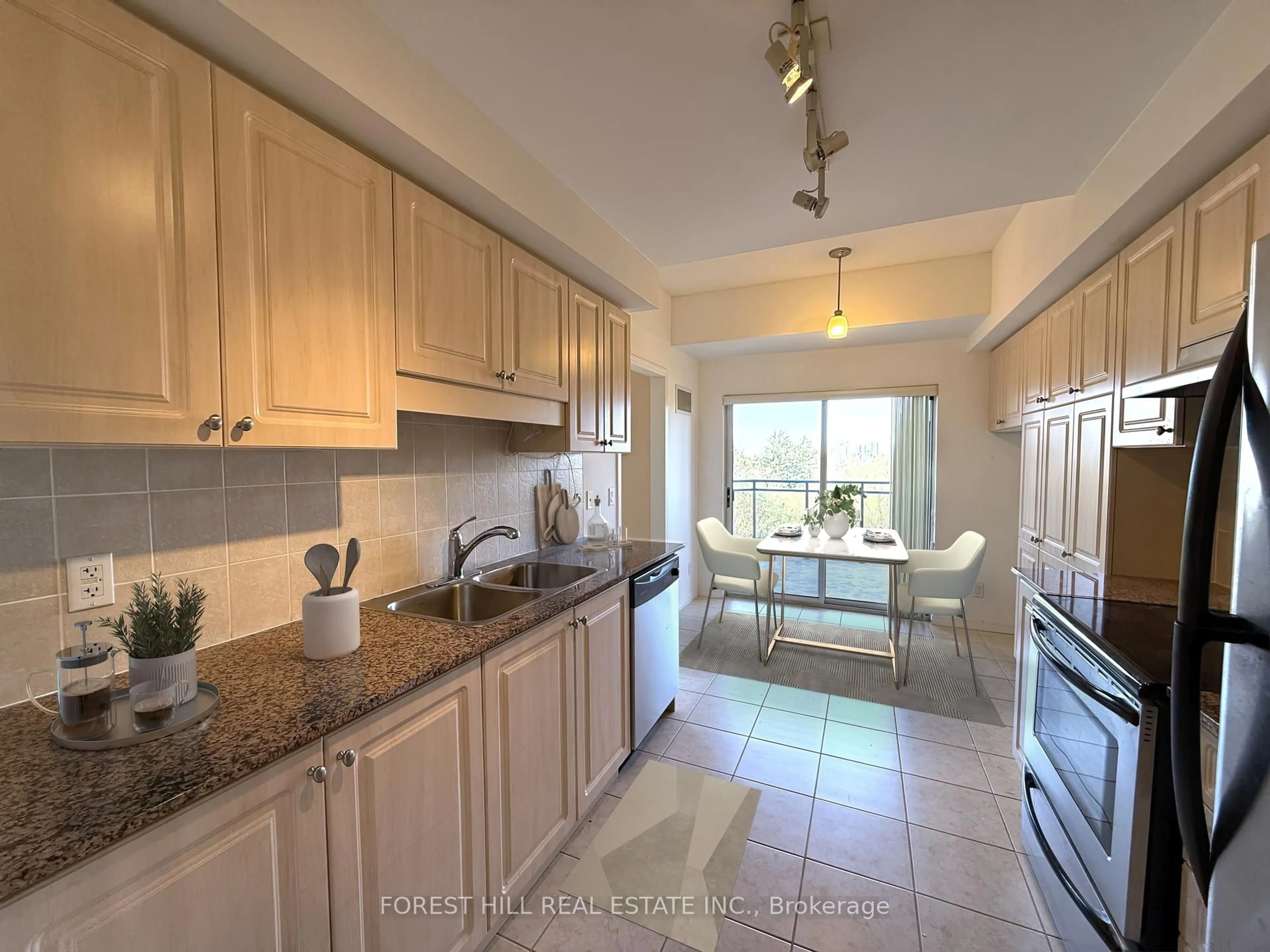 Standard kitchen, ceramic/tile floor for 2 Maison Parc Crt #523, Vaughan Ontario L4J 9K4