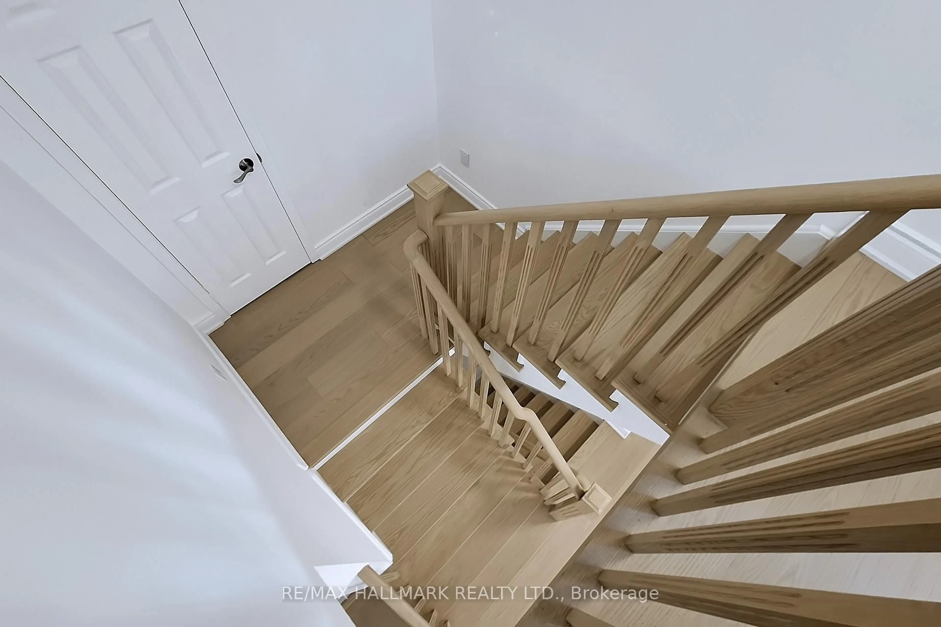 Stairs for 29 Burnaby Dr, Georgina Ontario L4P 3Z1