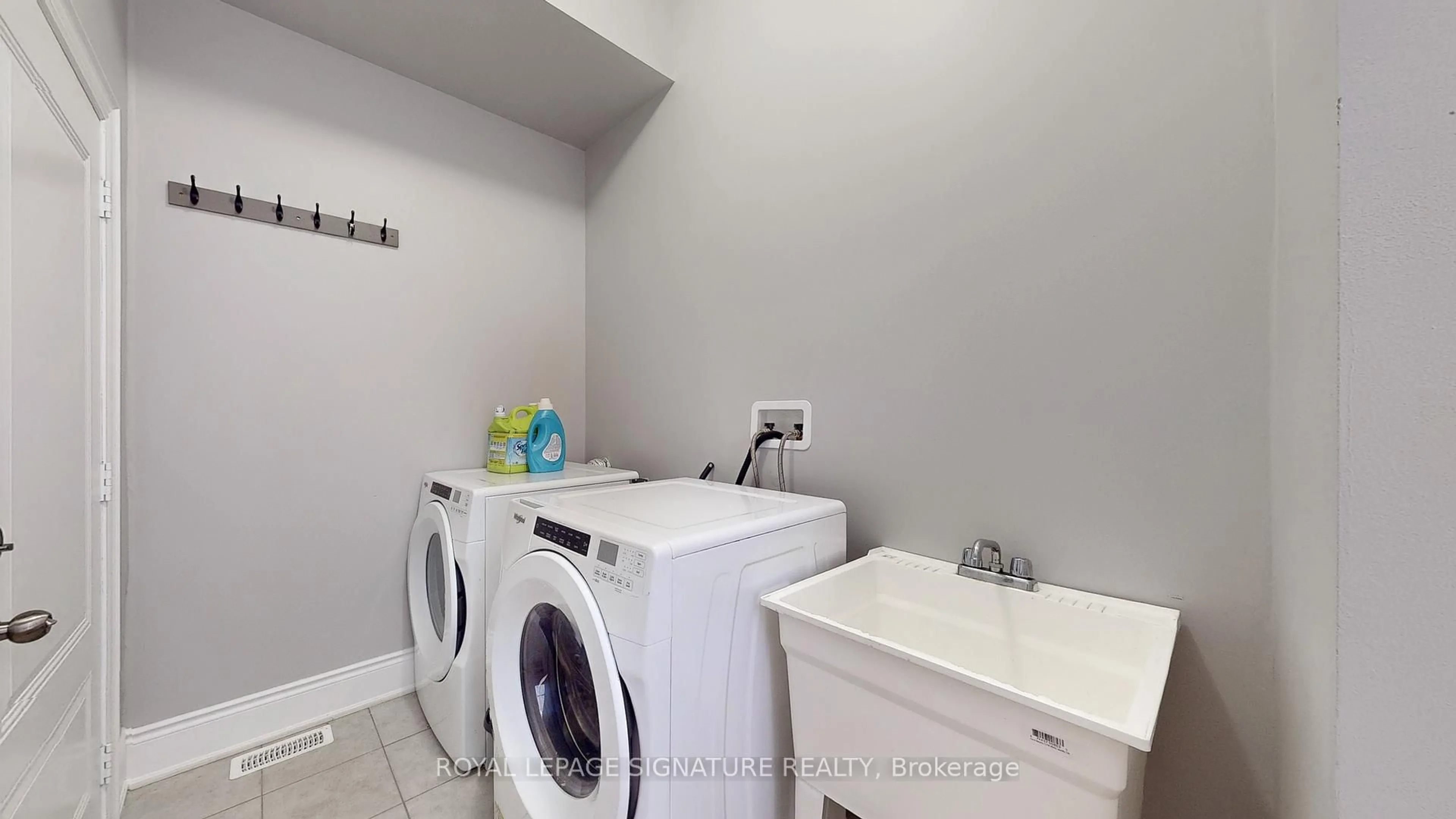 Laundry room for 57 Drover Circ, Whitchurch-Stouffville Ontario L4A 4X2
