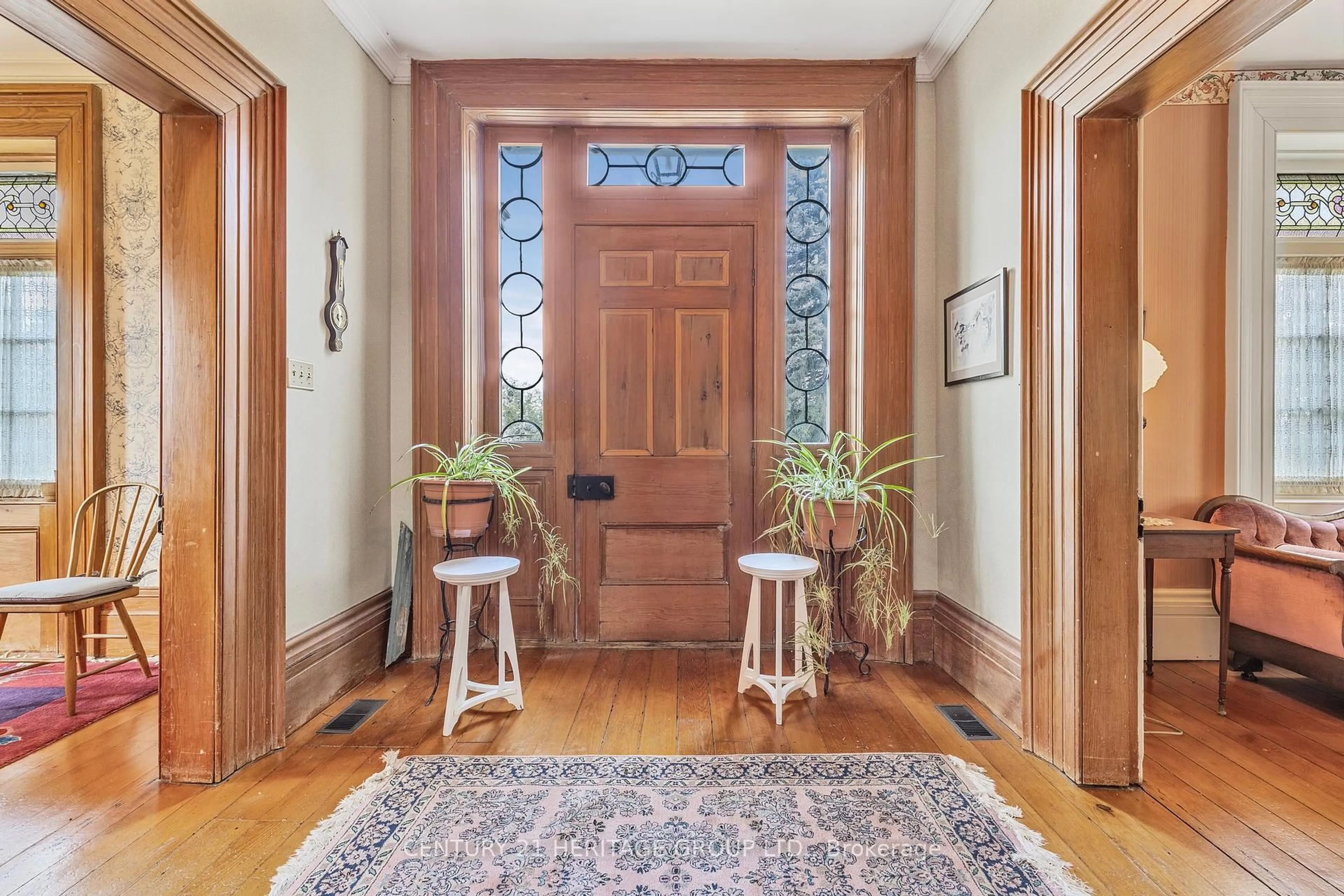Indoor entryway for 18725 McCowan Rd, East Gwillimbury Ontario L0G 1M0