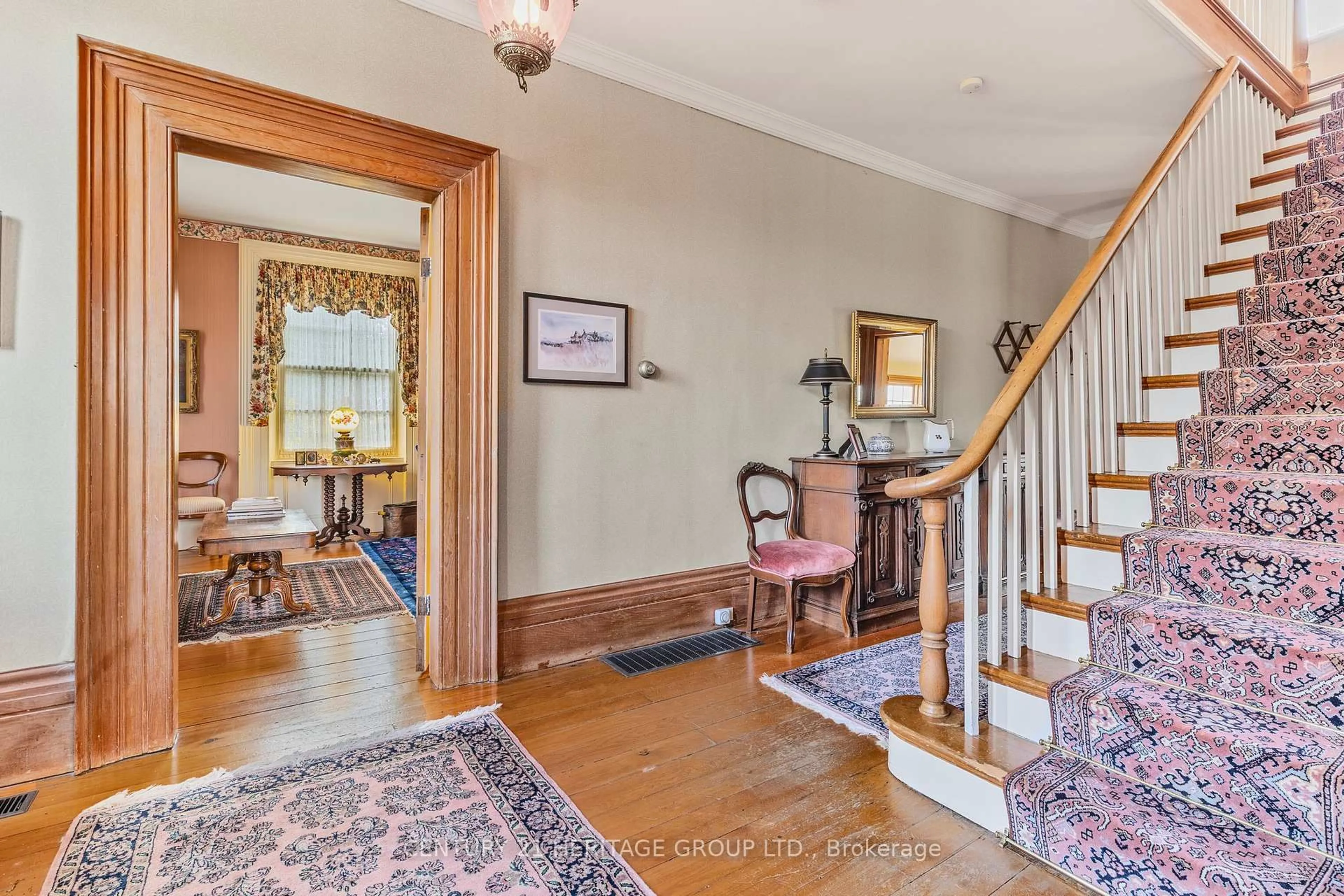 Indoor entryway for 18725 McCowan Rd, East Gwillimbury Ontario L0G 1M0