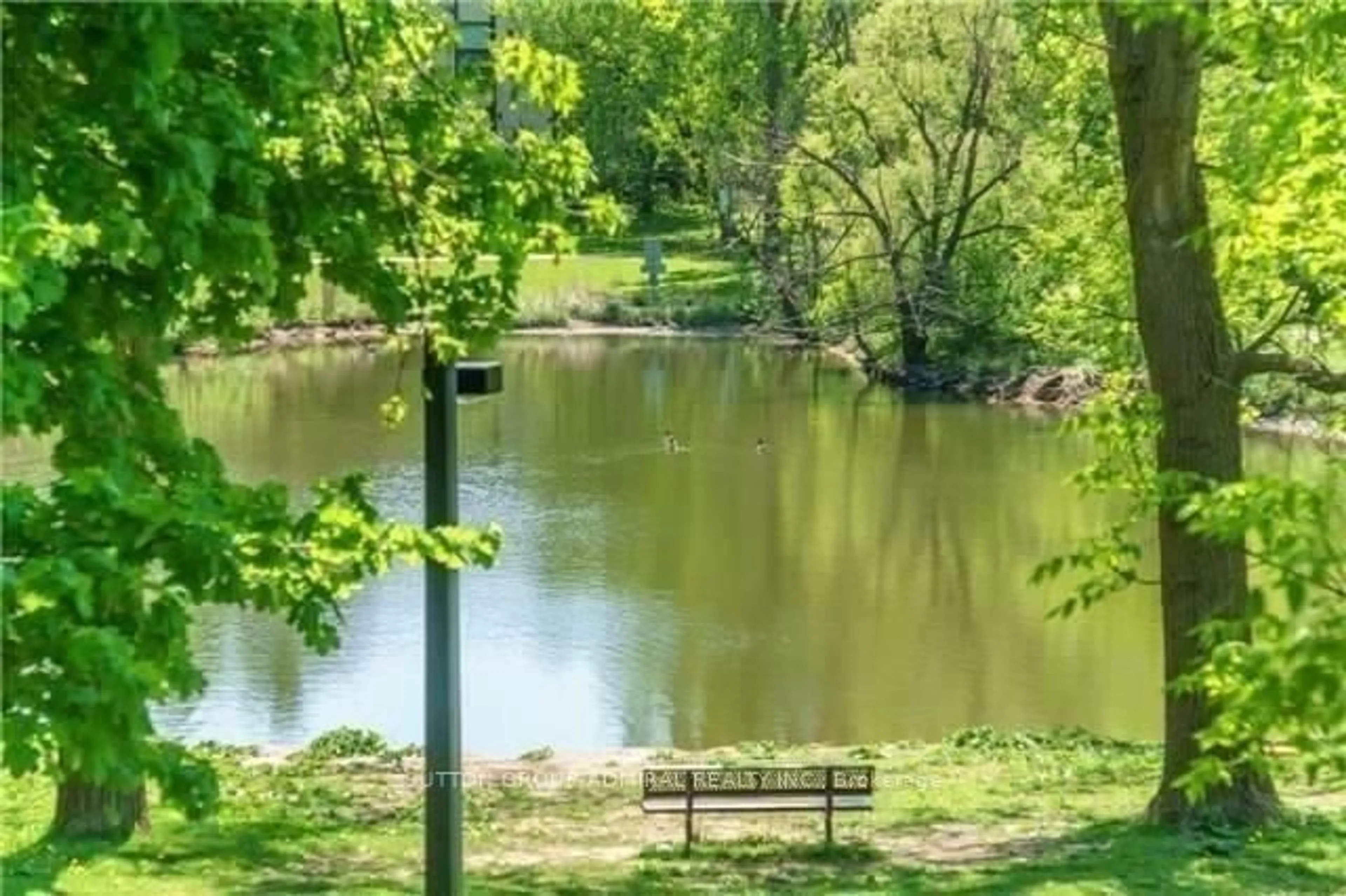 Blurry image for 95 New Seabury Dr, Vaughan Ontario L4K 2B7