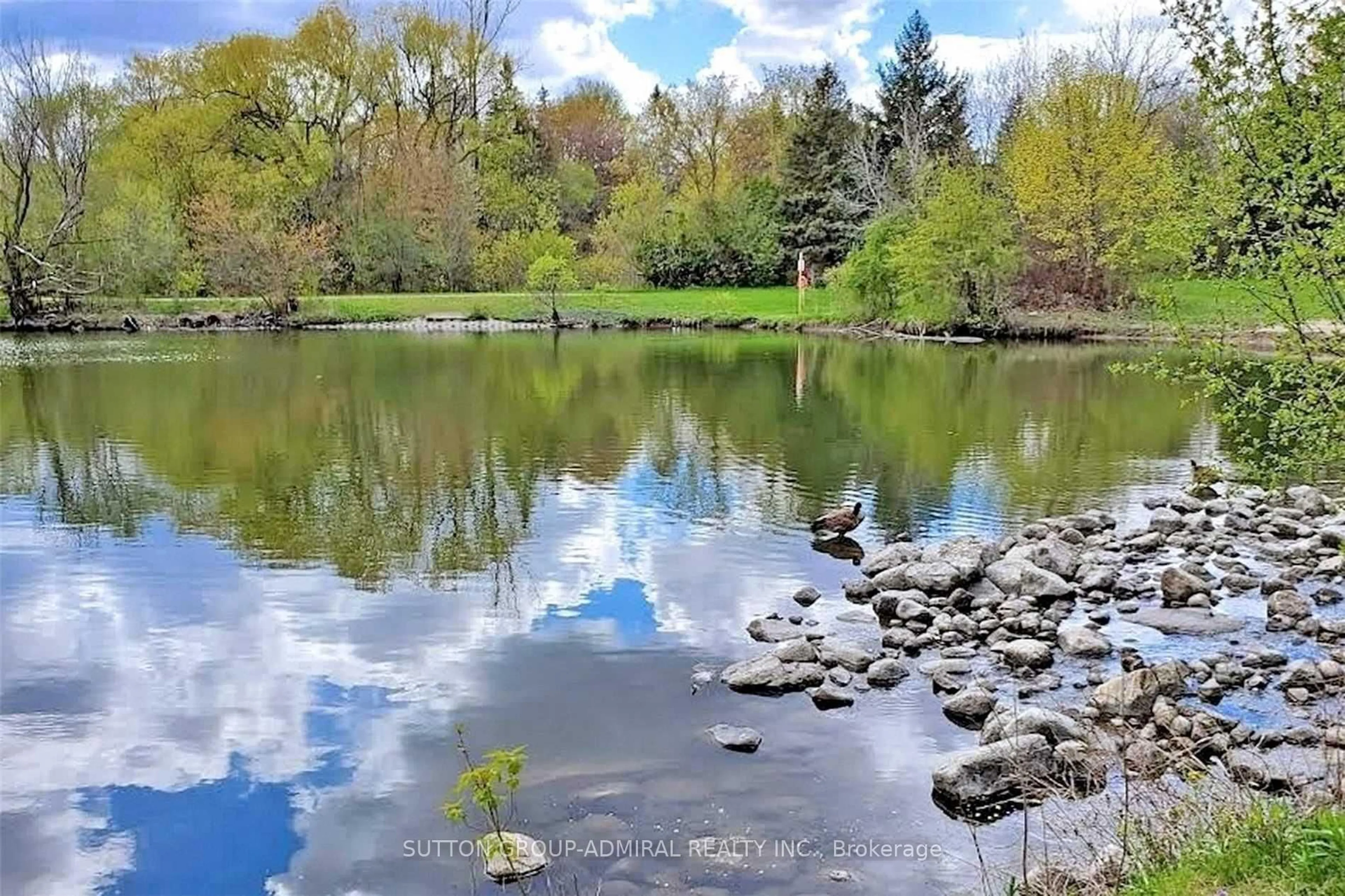 Blurry image for 95 New Seabury Dr, Vaughan Ontario L4K 2B7