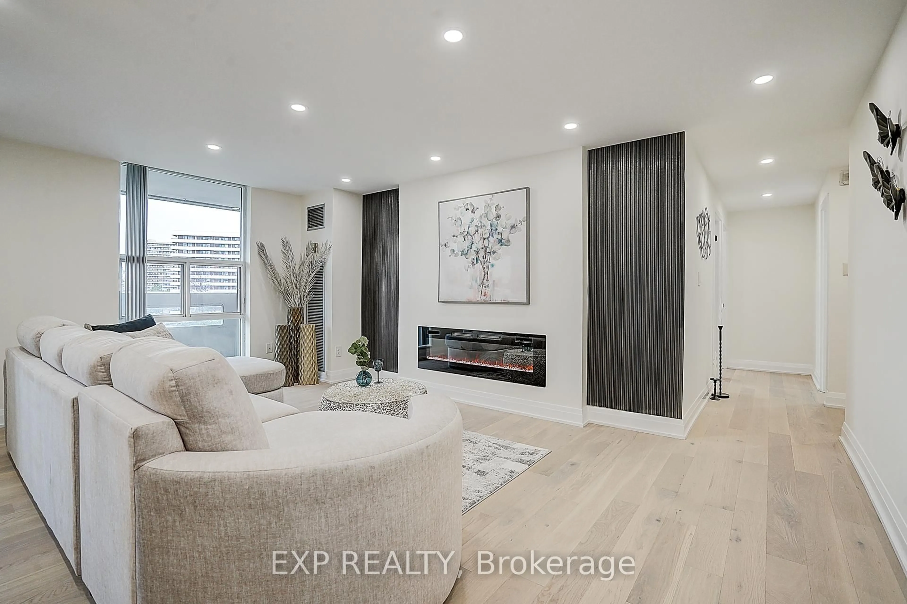Unknown for 60 Inverlochy Blvd #703, Markham Ontario L3T 4T7