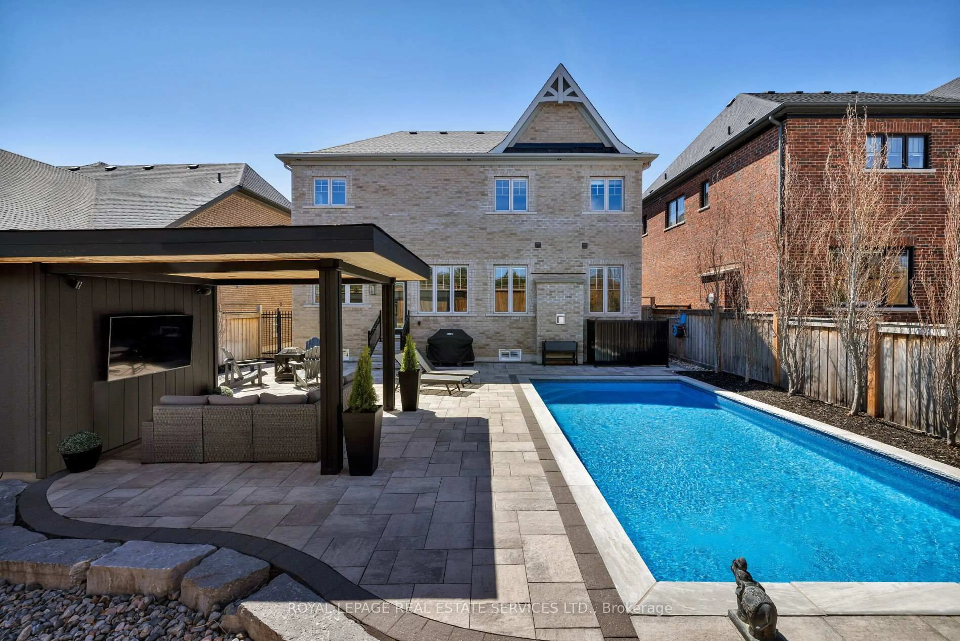 Pool for 30 Britnell Crt, King Ontario L7B 0P2