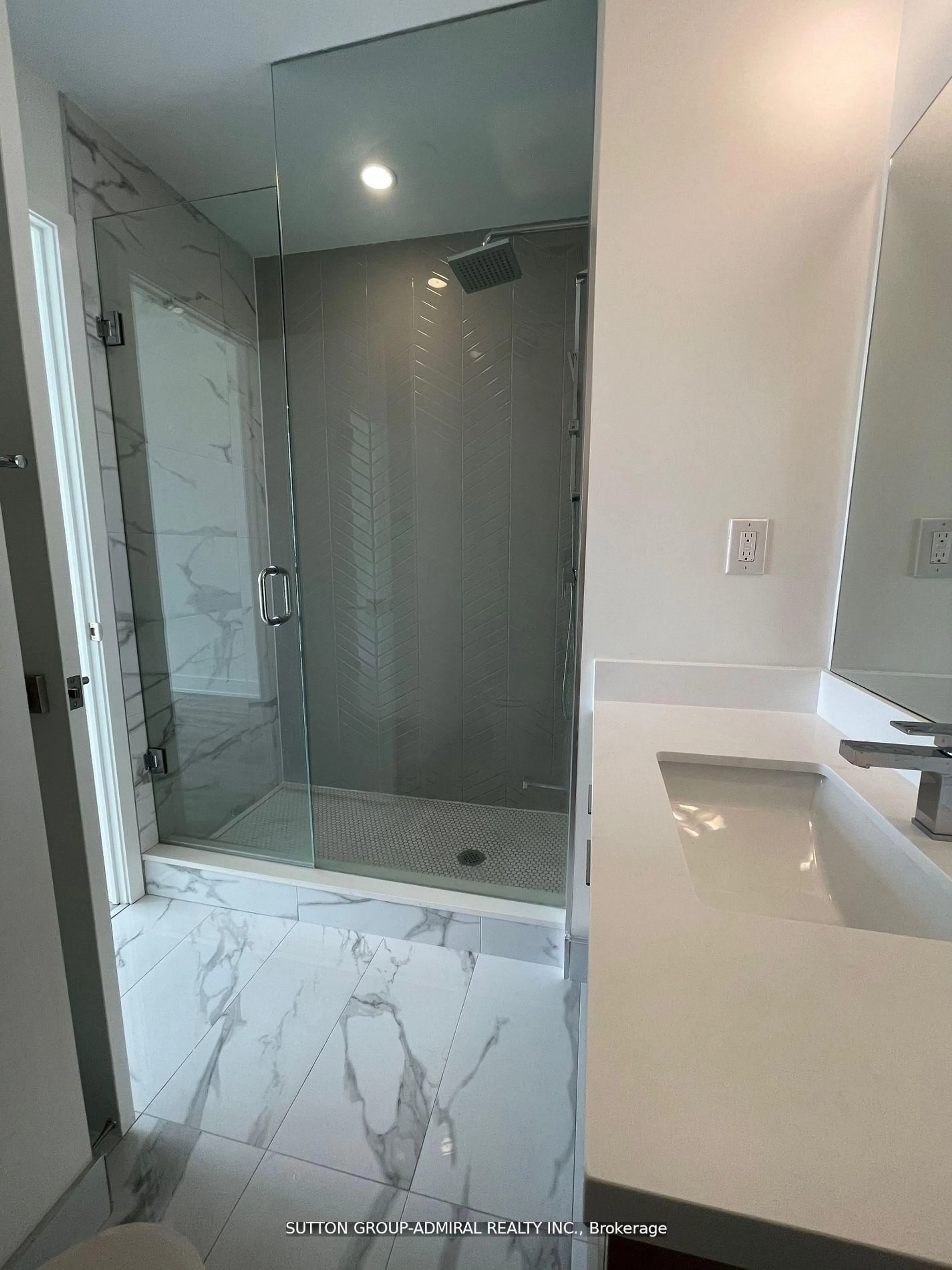 Contemporary bathroom, ceramic/tile floor for 2908 Highway 7 N/A #1101, Vaughan Ontario L4K 0K5