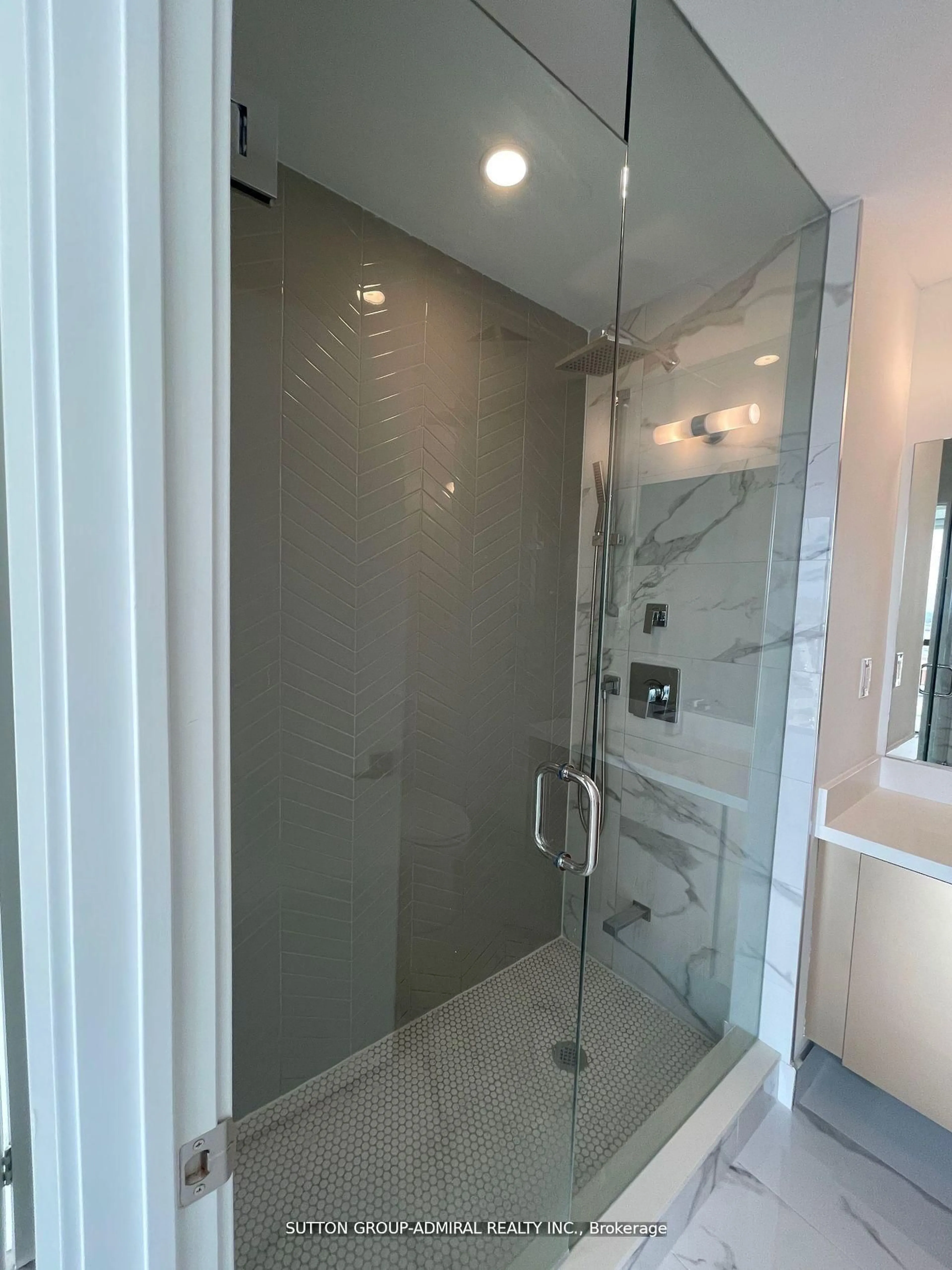 Contemporary bathroom, ceramic/tile floor for 2908 Highway 7 N/A #1101, Vaughan Ontario L4K 0K5